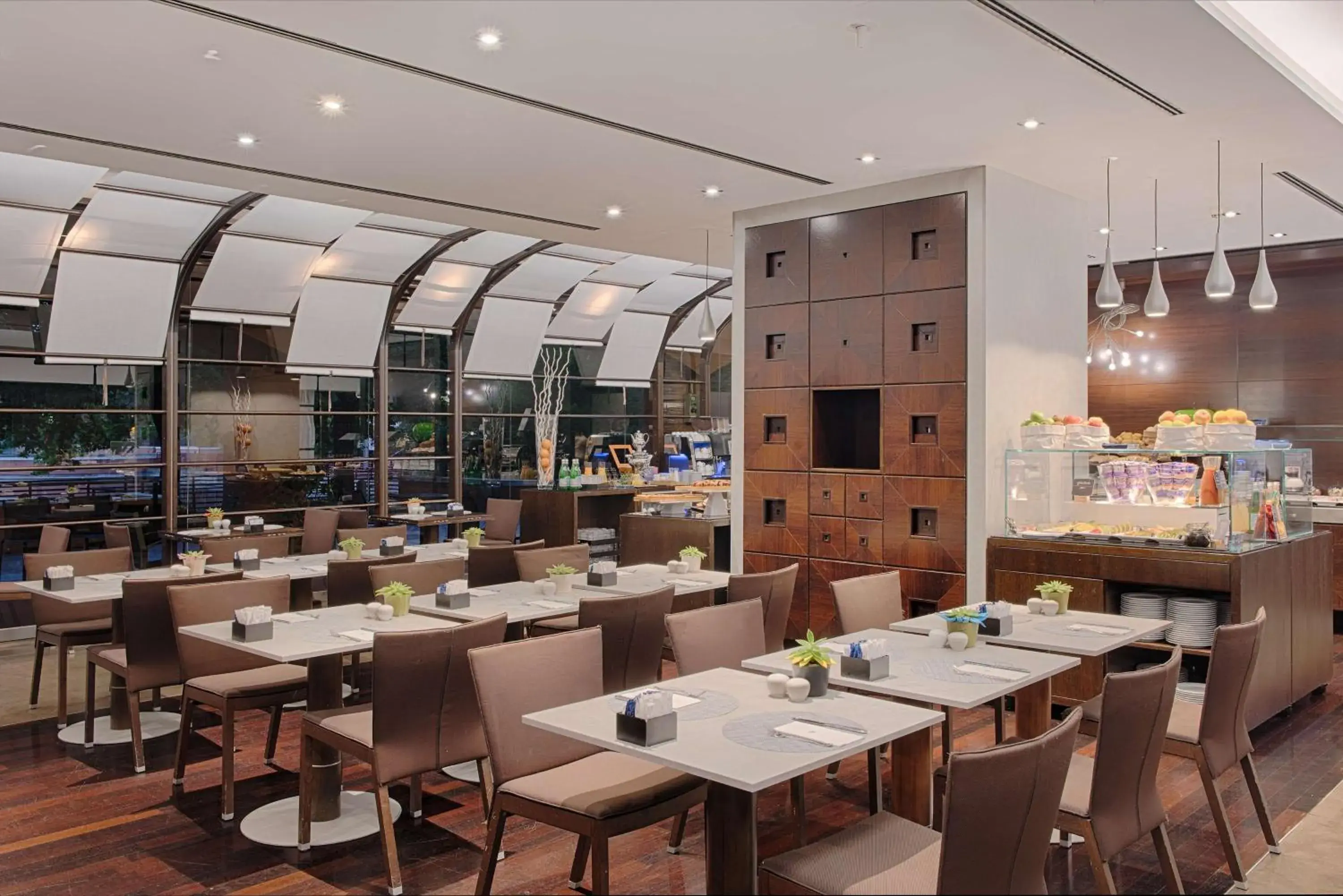 Restaurant/places to eat in NH Milano 2 Restaurant/places to eat in NH Milano 2