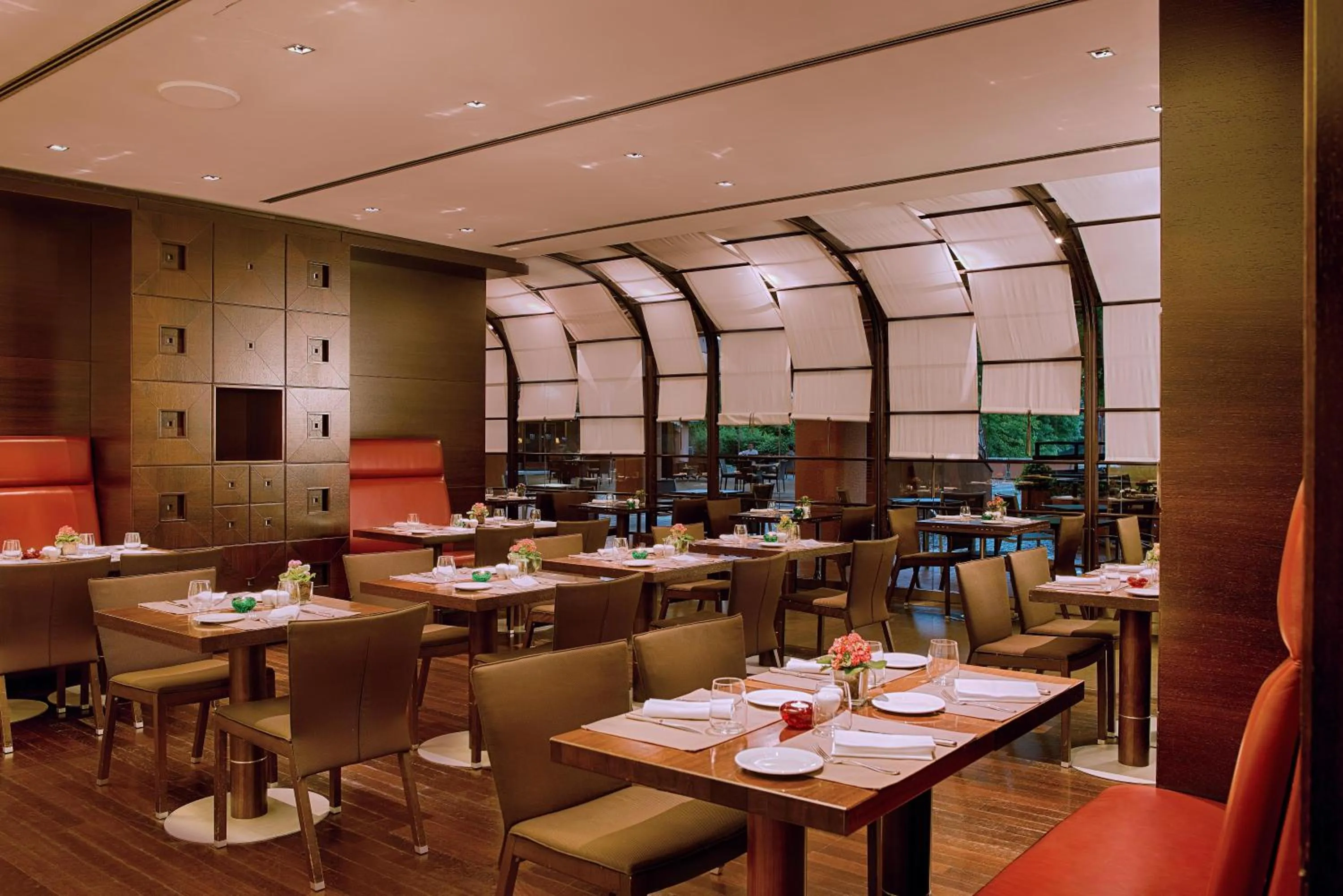 Restaurant/places to eat in NH Milano 2