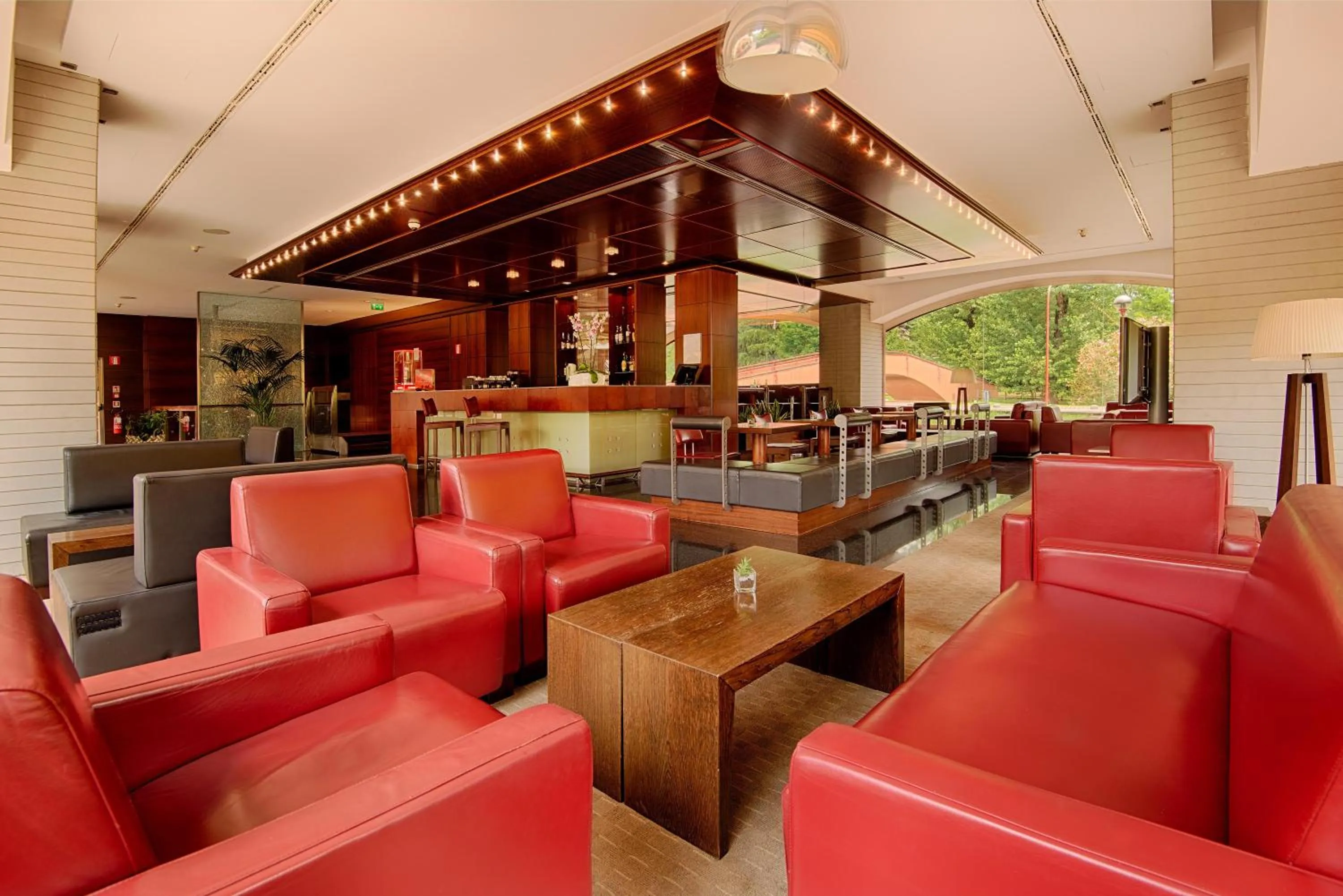 Restaurant/places to eat in NH Milano 2