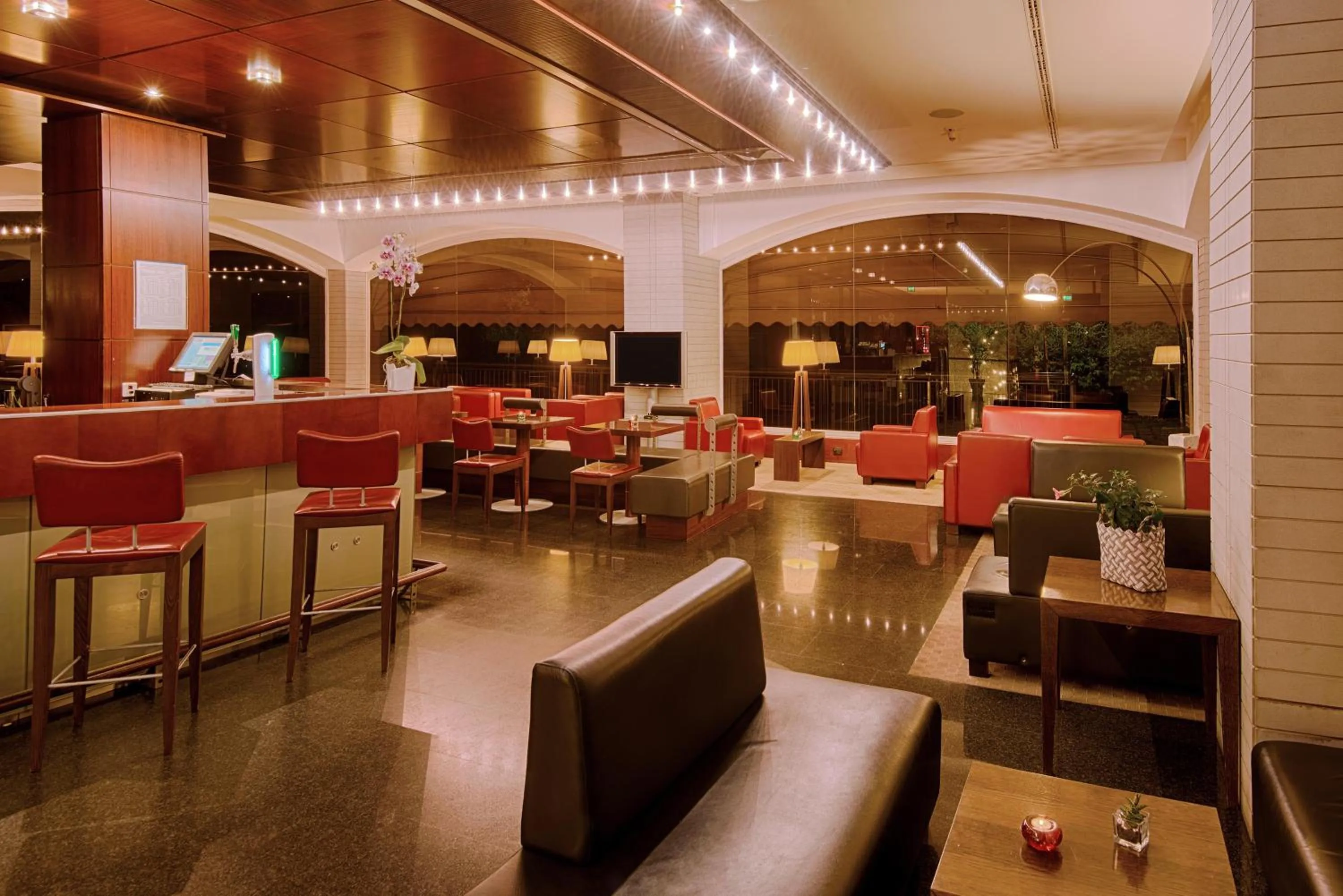 Restaurant/places to eat in NH Milano 2