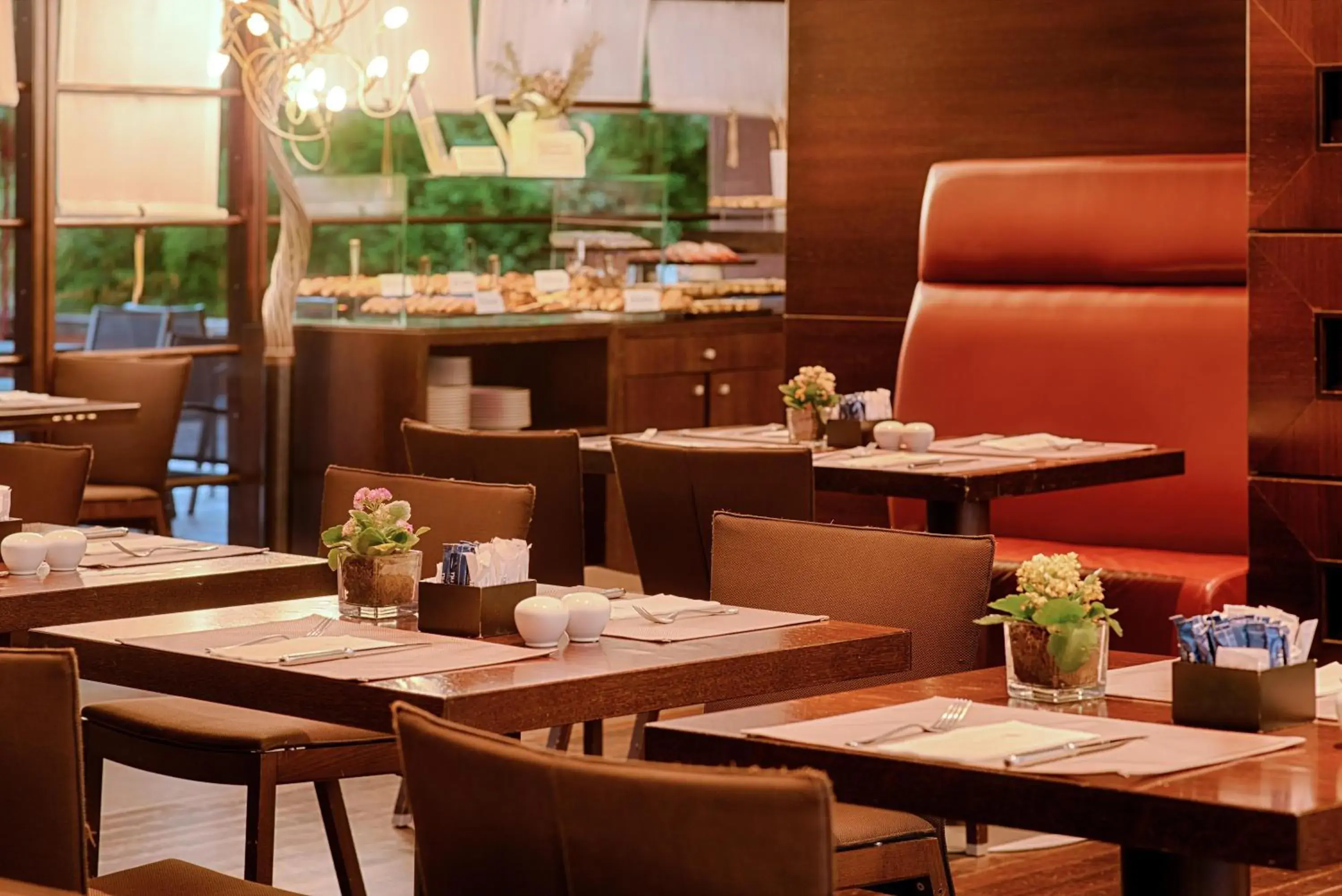 Restaurant/places to eat in NH Milano 2 Restaurant/places to eat in NH Milano 2