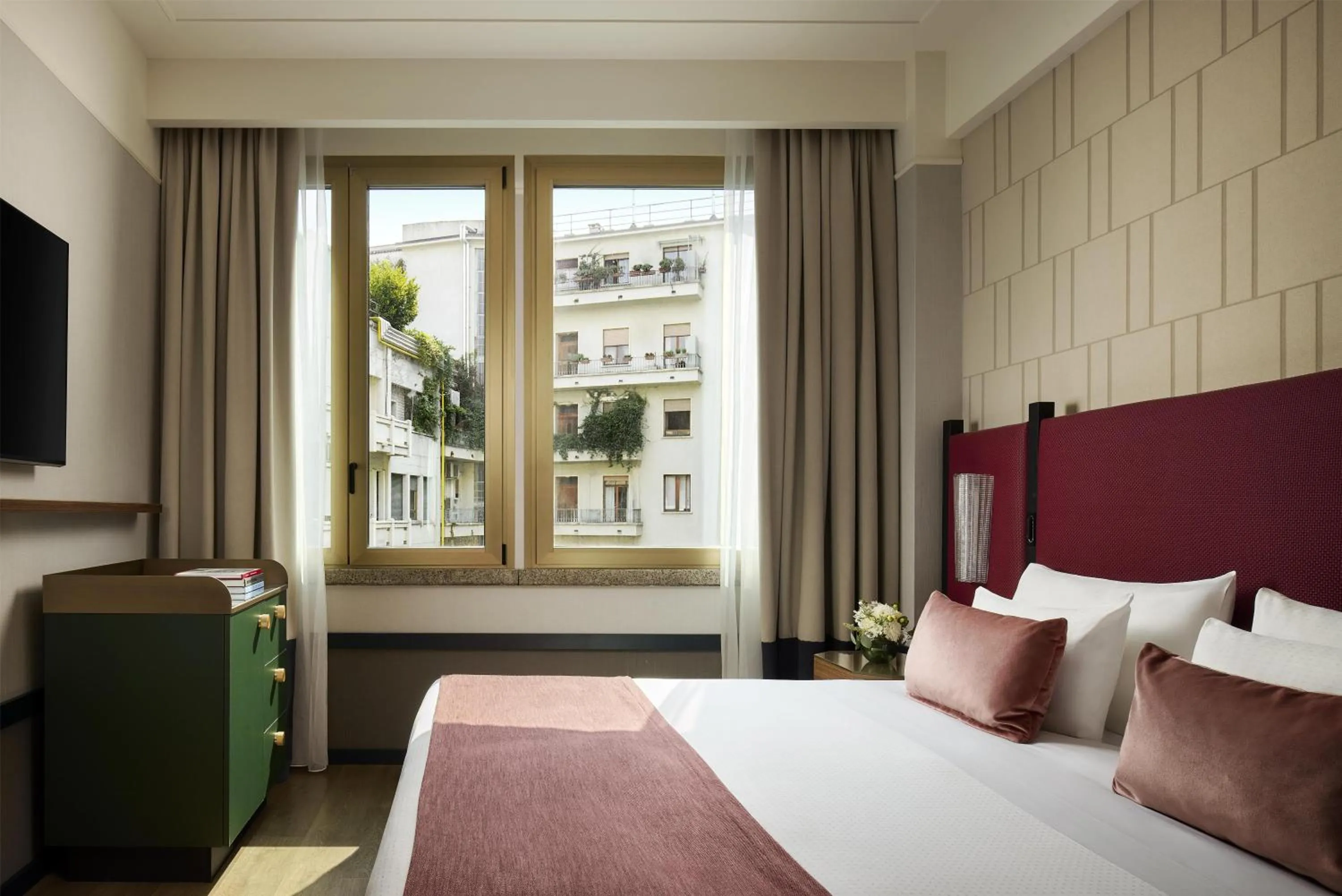 Bedroom, Bed in Tivoli President Milano Hotel