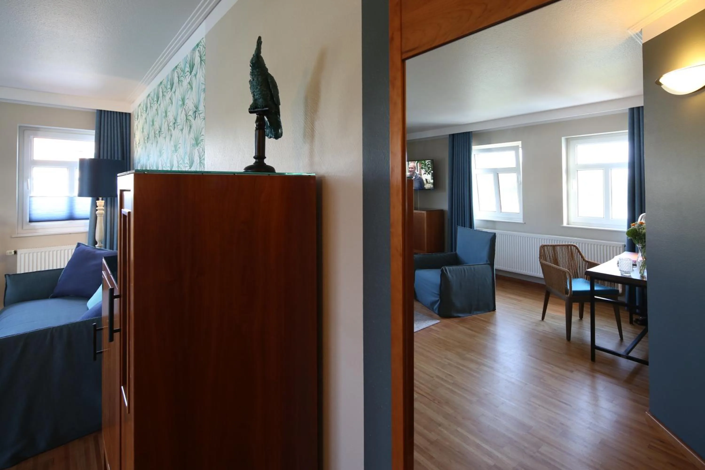 Staff, Bed in Seehotel Niedernberg - Das Dorf am See