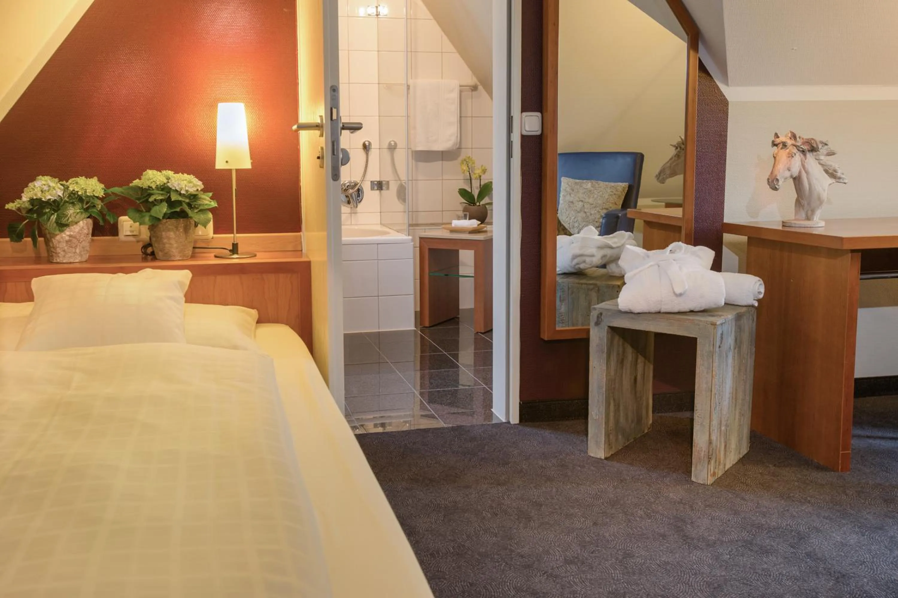 Bed in Seehotel Niedernberg - Das Dorf am See