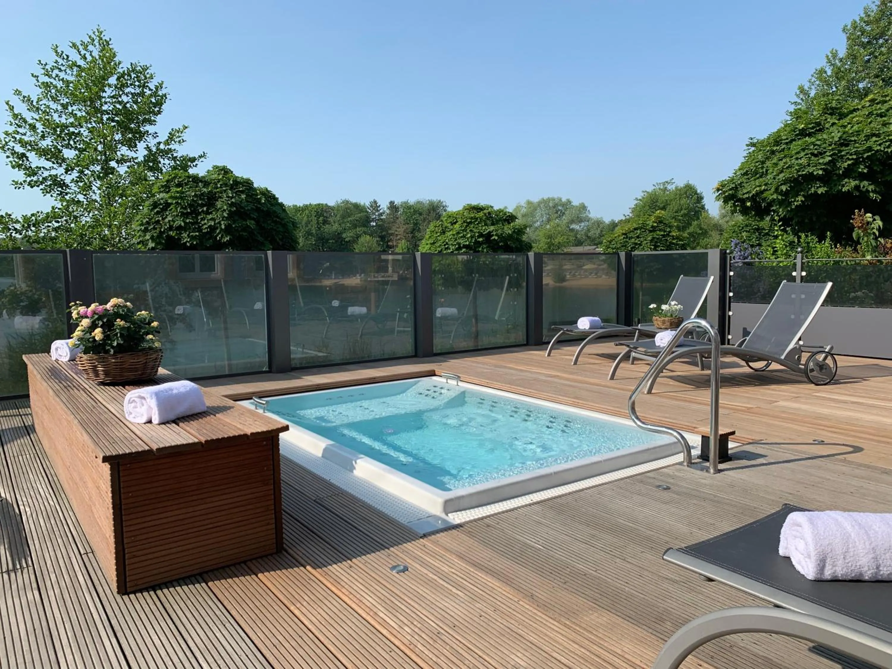 Hot Tub in Seehotel Niedernberg - Das Dorf am See