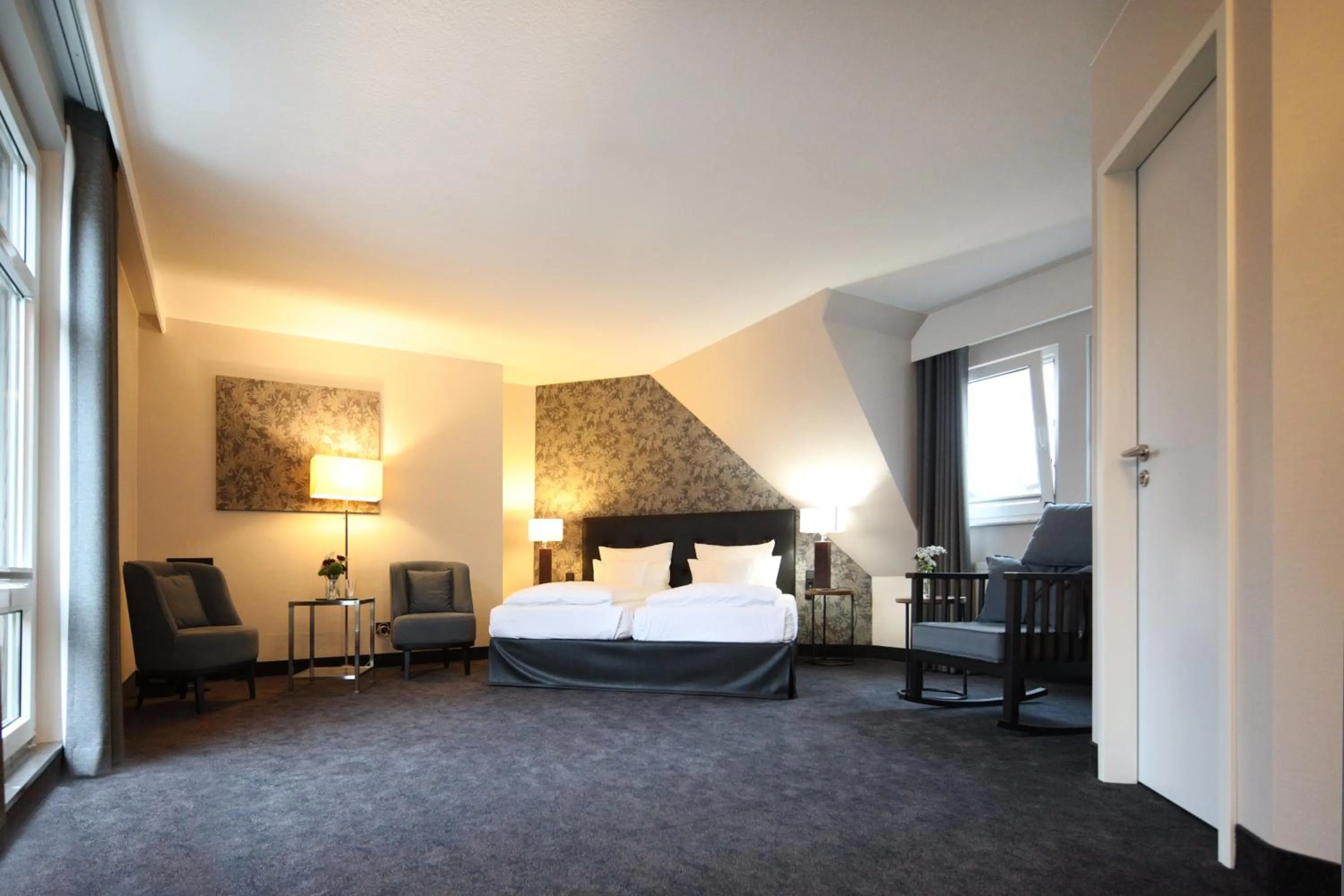 Staff, Bed in Seehotel Niedernberg - Das Dorf am See