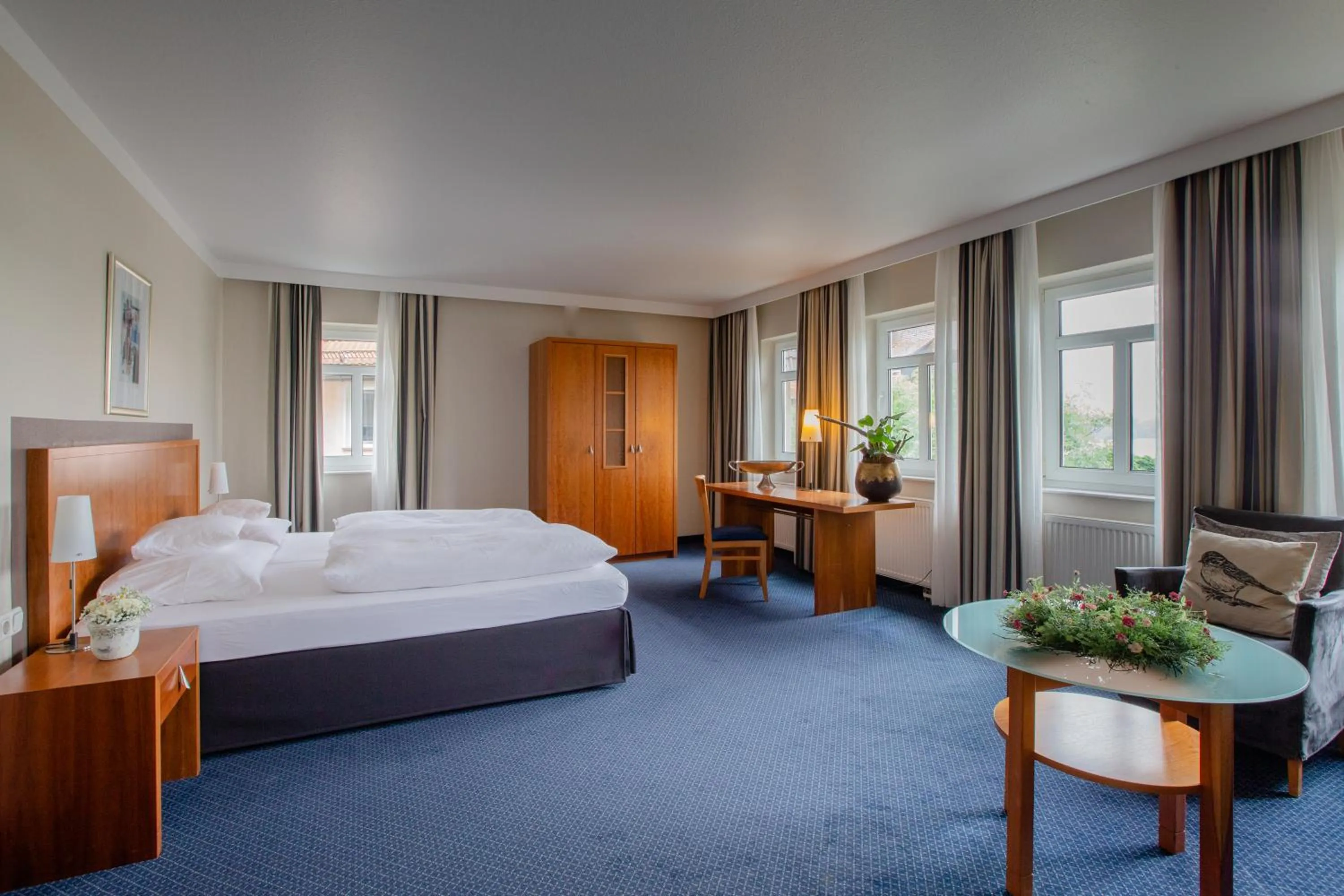 Photo of the whole room, Bed in Seehotel Niedernberg - Das Dorf am See