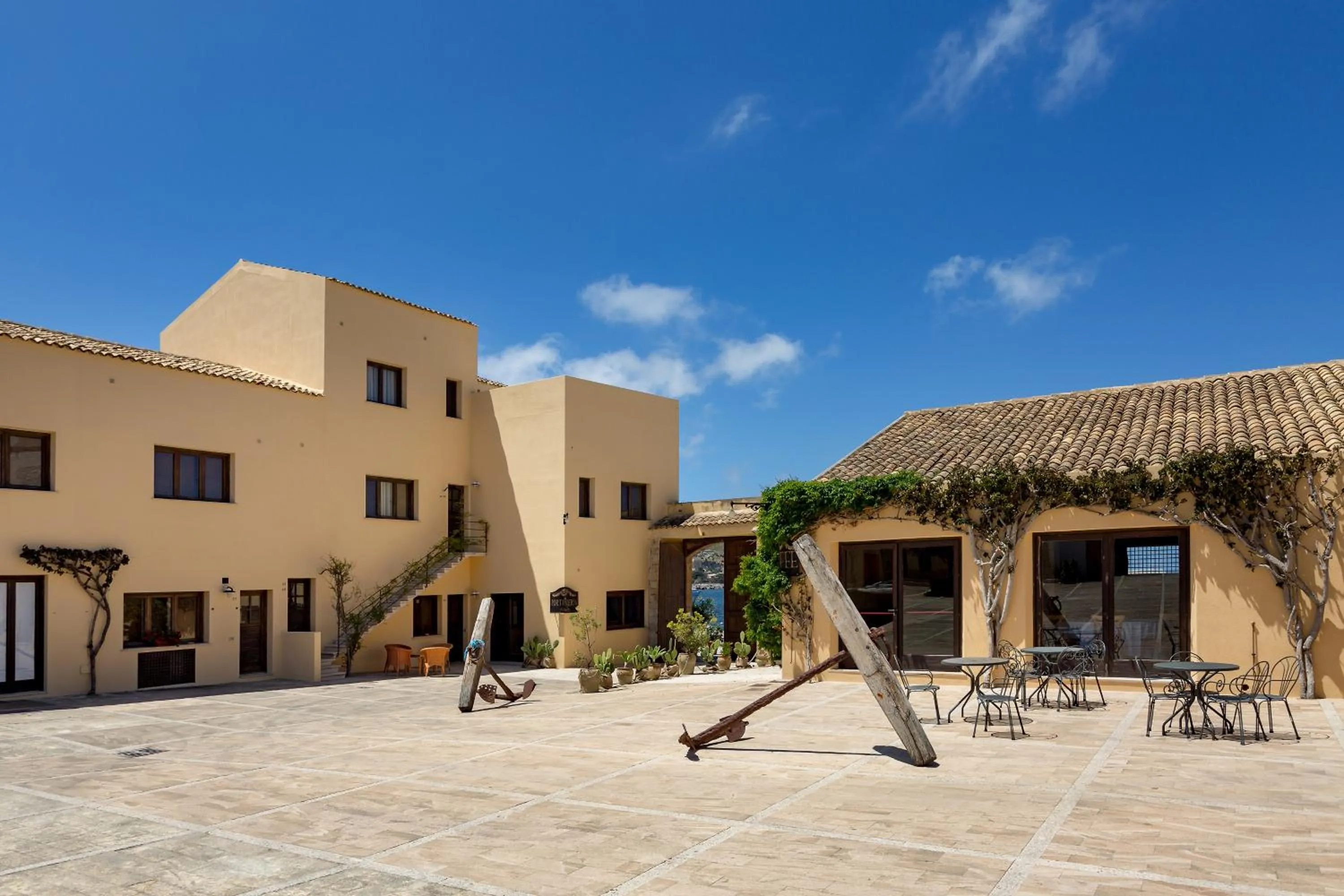 Patio in Phi Hotel La Tonnara di Bonagia