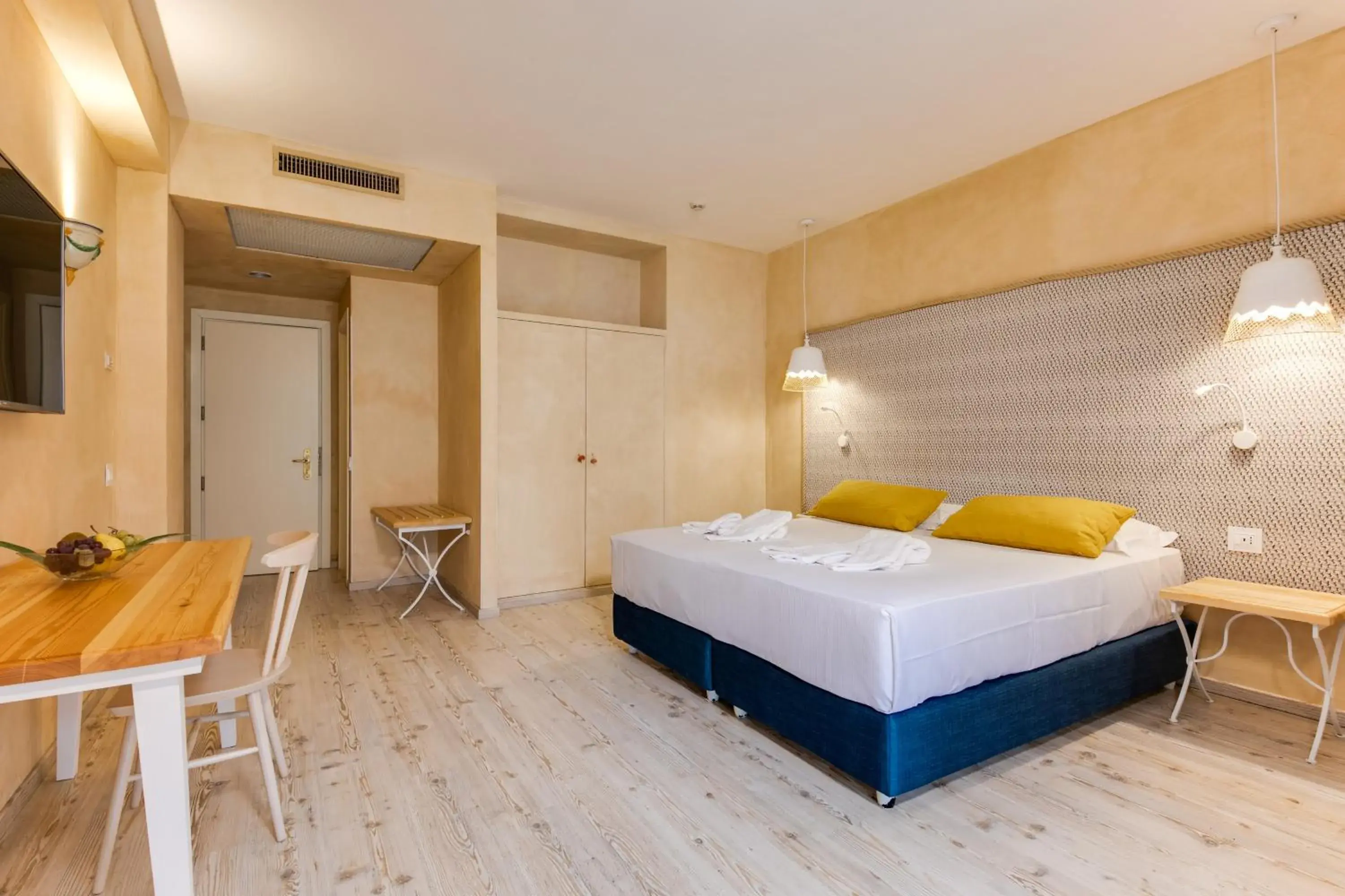 Superior Triple Room in Phi Hotel La Tonnara di Bonagia Superior Triple Room in Phi Hotel La Tonnara di Bonagia