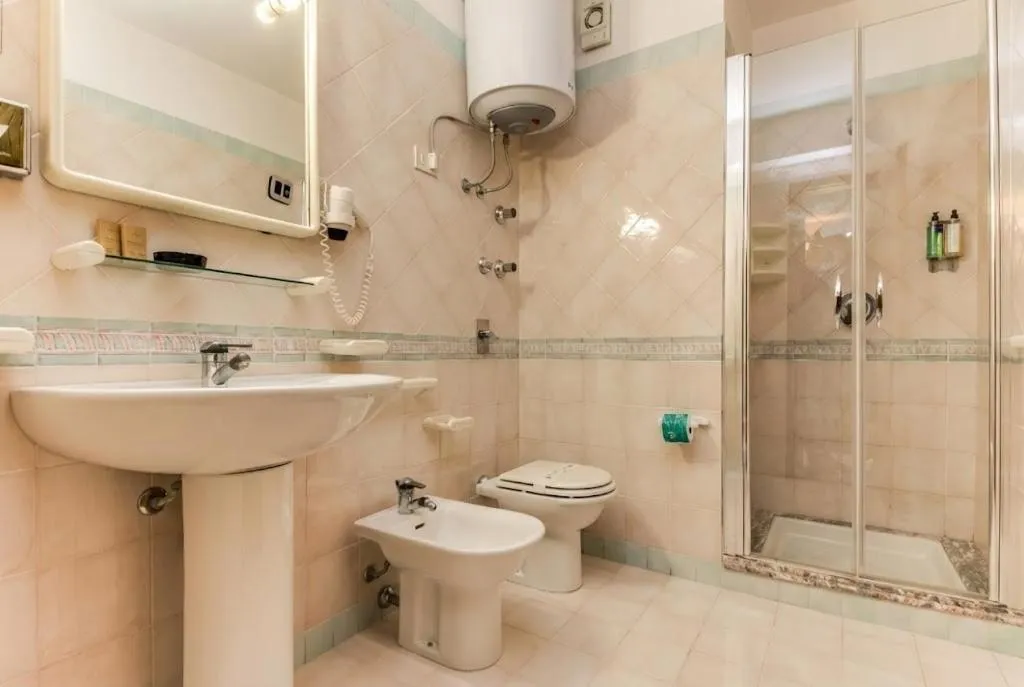 Shower in Phi Hotel La Tonnara di Bonagia