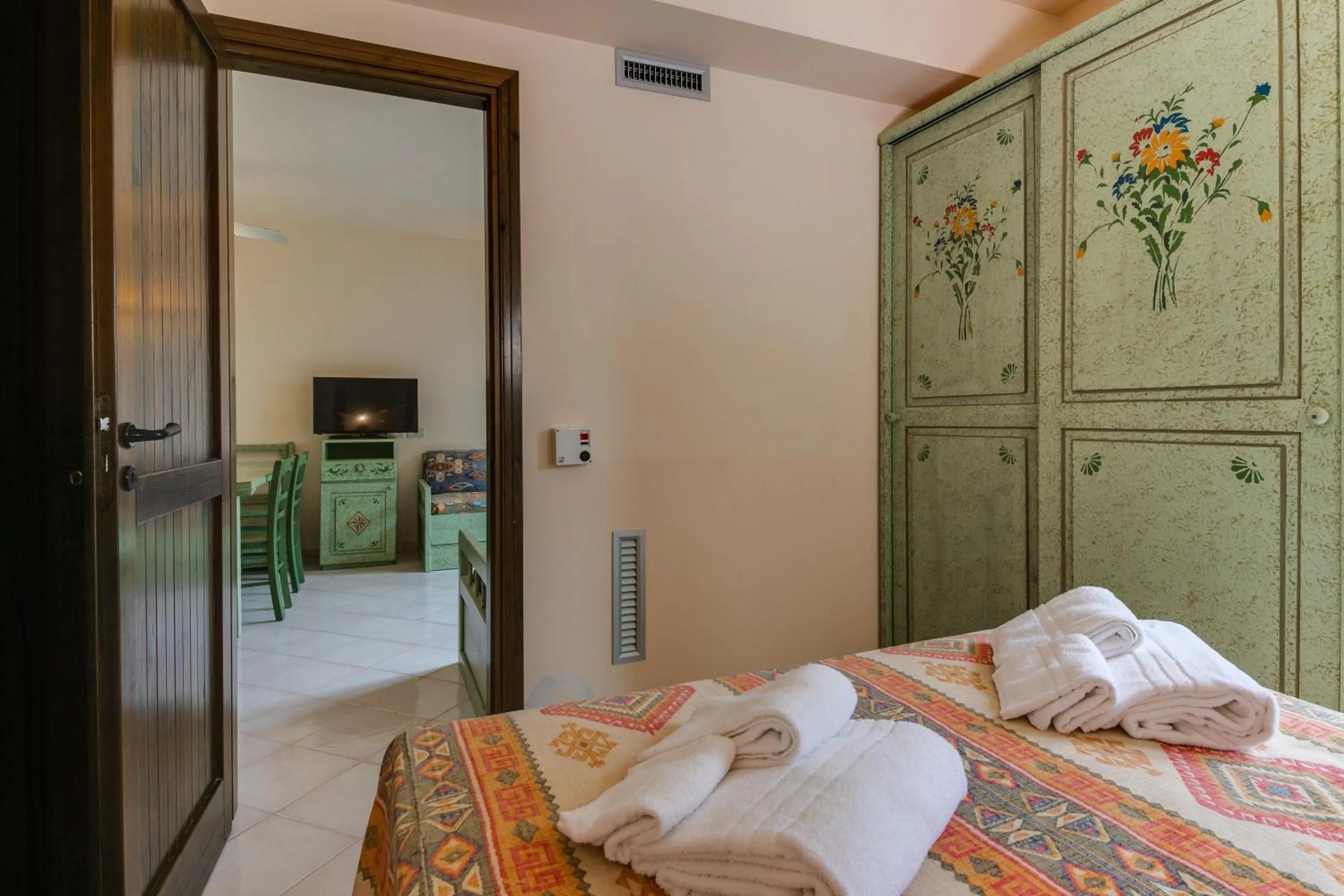 Living room, Bed in Phi Hotel La Tonnara di Bonagia