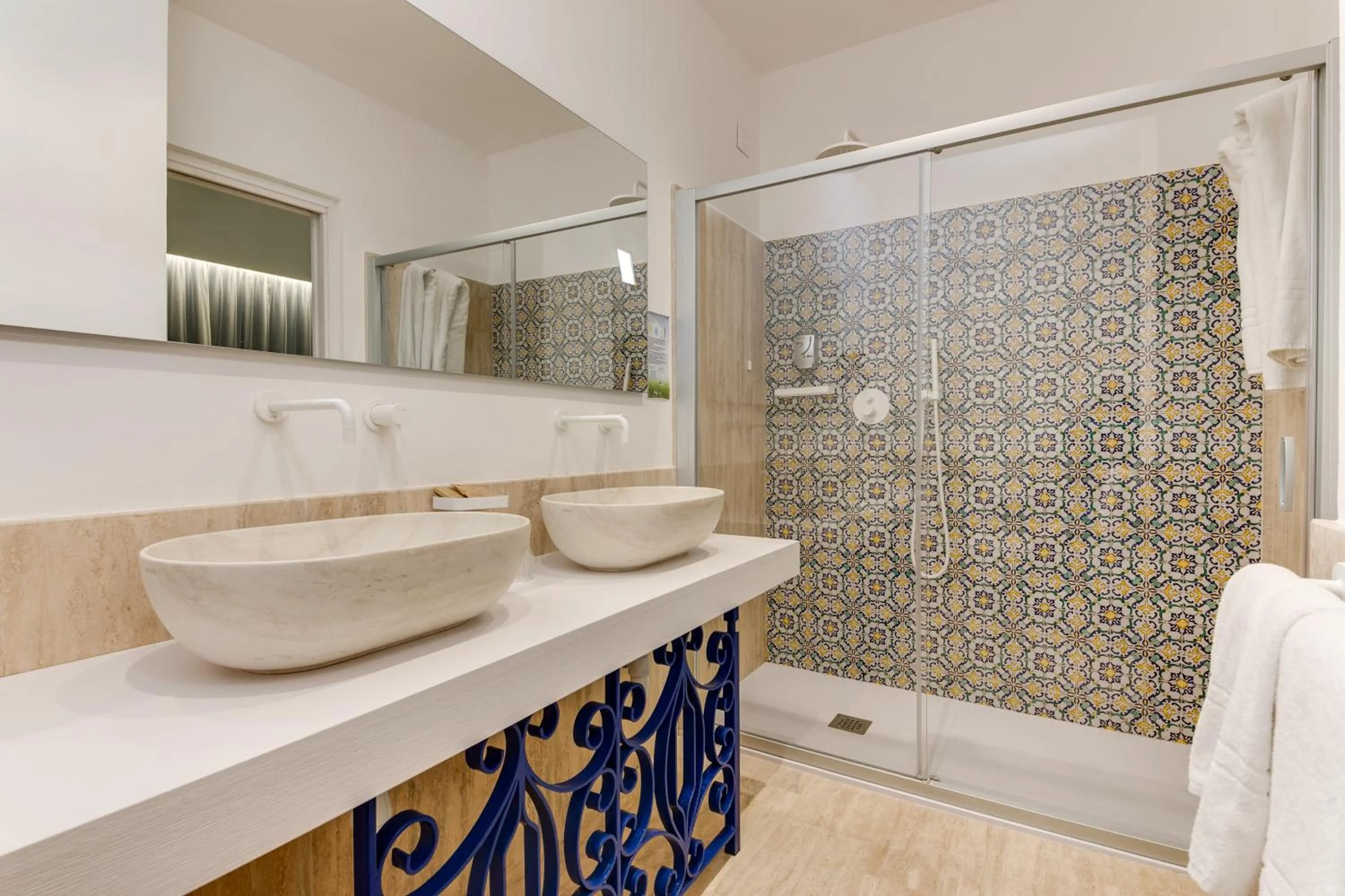 Shower in Phi Hotel La Tonnara di Bonagia