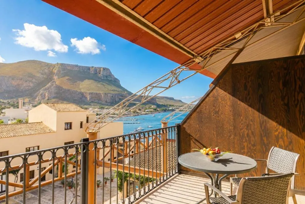 Patio in Phi Hotel La Tonnara di Bonagia