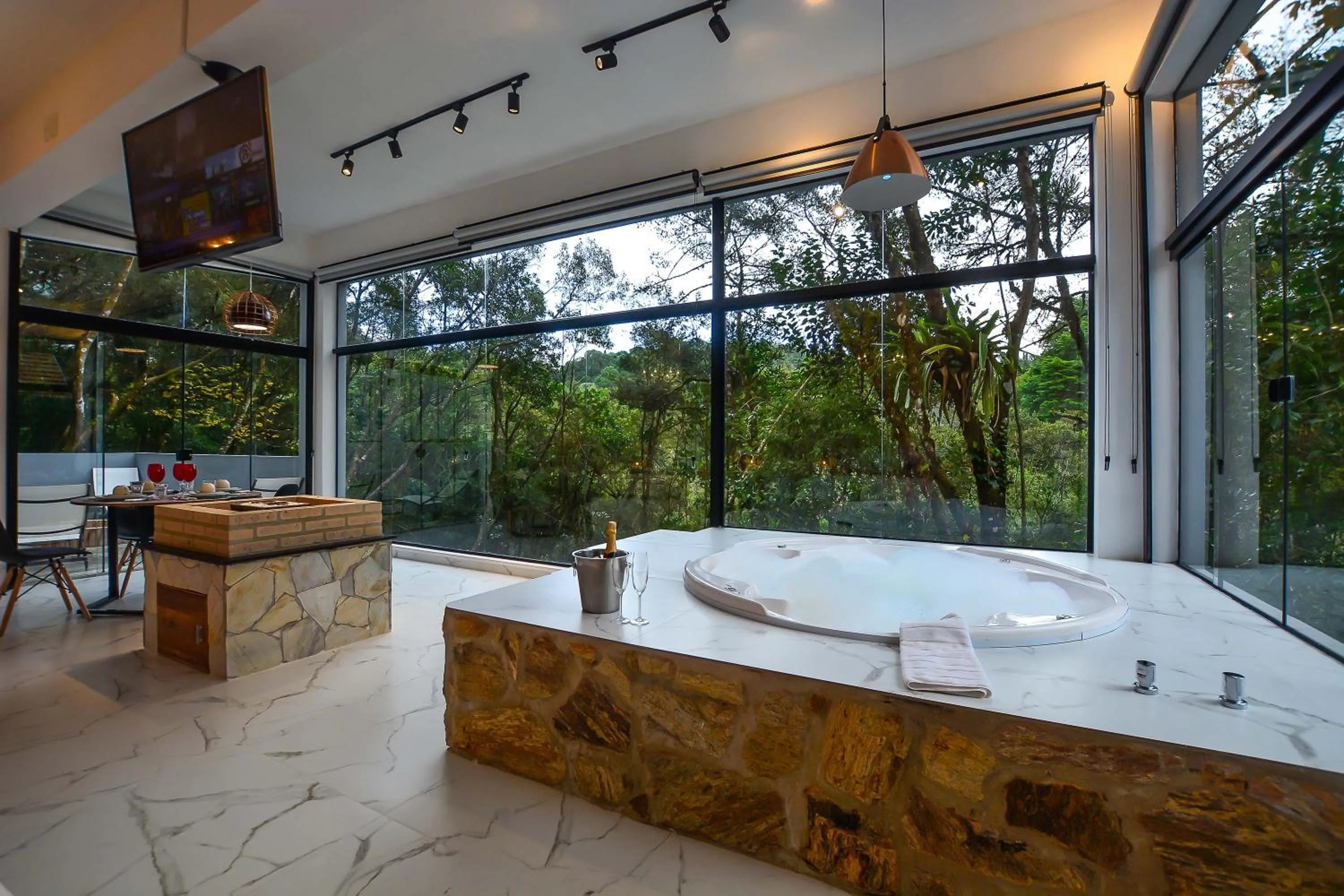 Hot Tub in Resort Magnifico