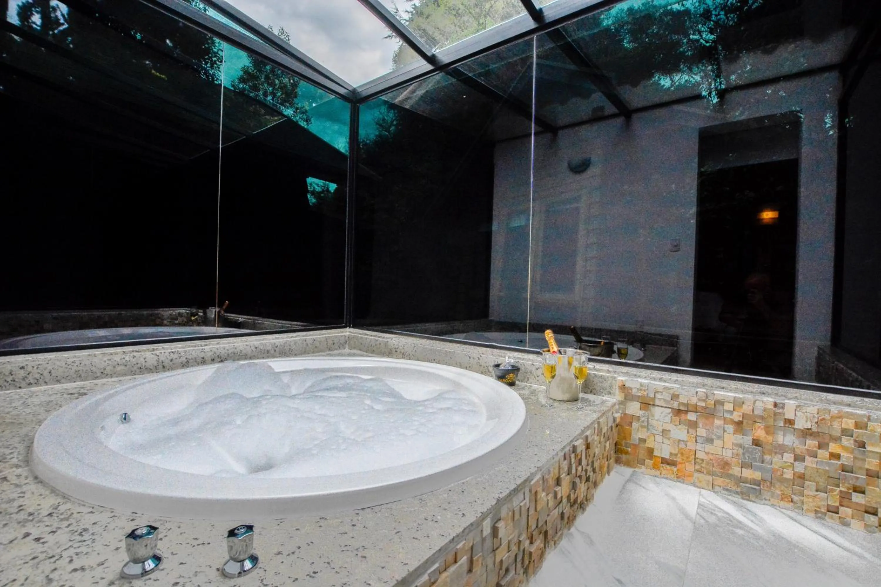 Hot Tub in Resort Magnifico