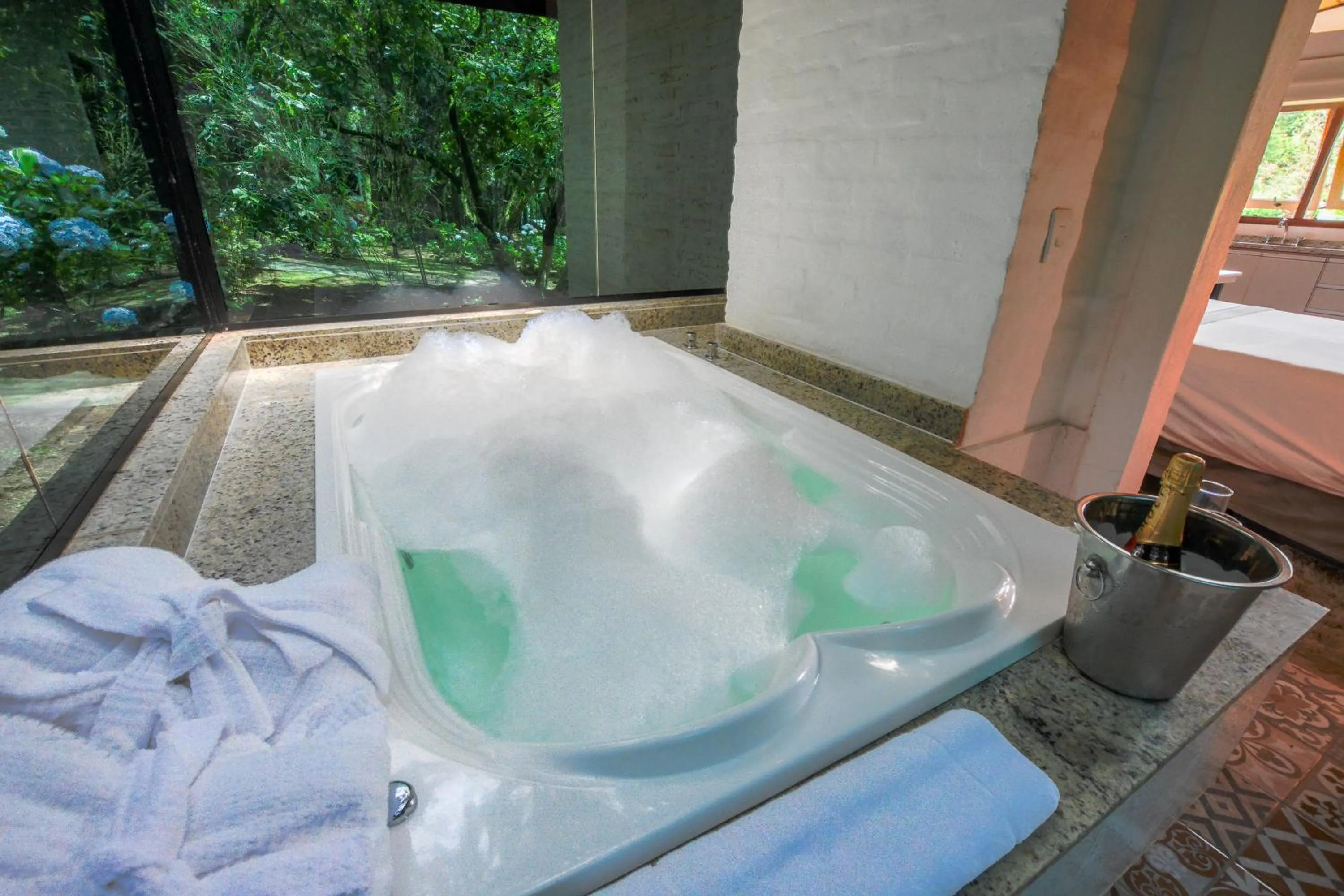 Hot Tub in Resort Magnifico