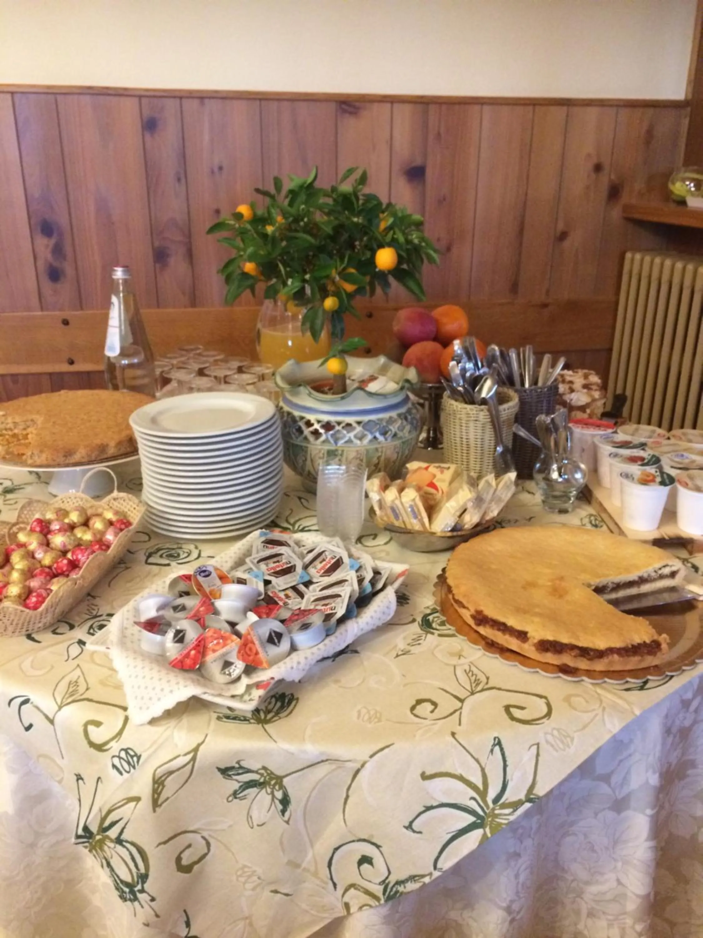 Buffet breakfast in Albergo Filietto