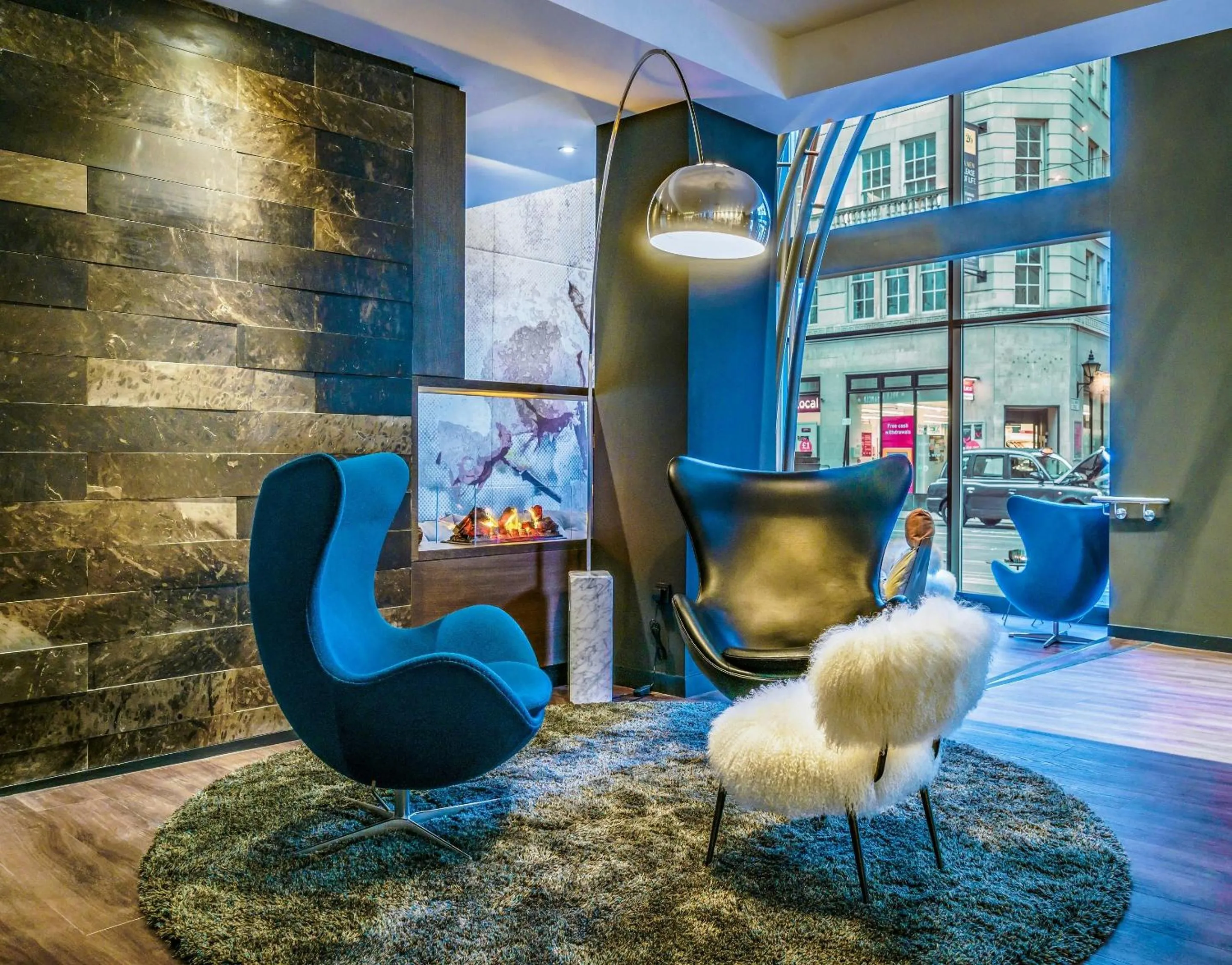 Lounge or bar in Motel One Manchester-Royal Exchange