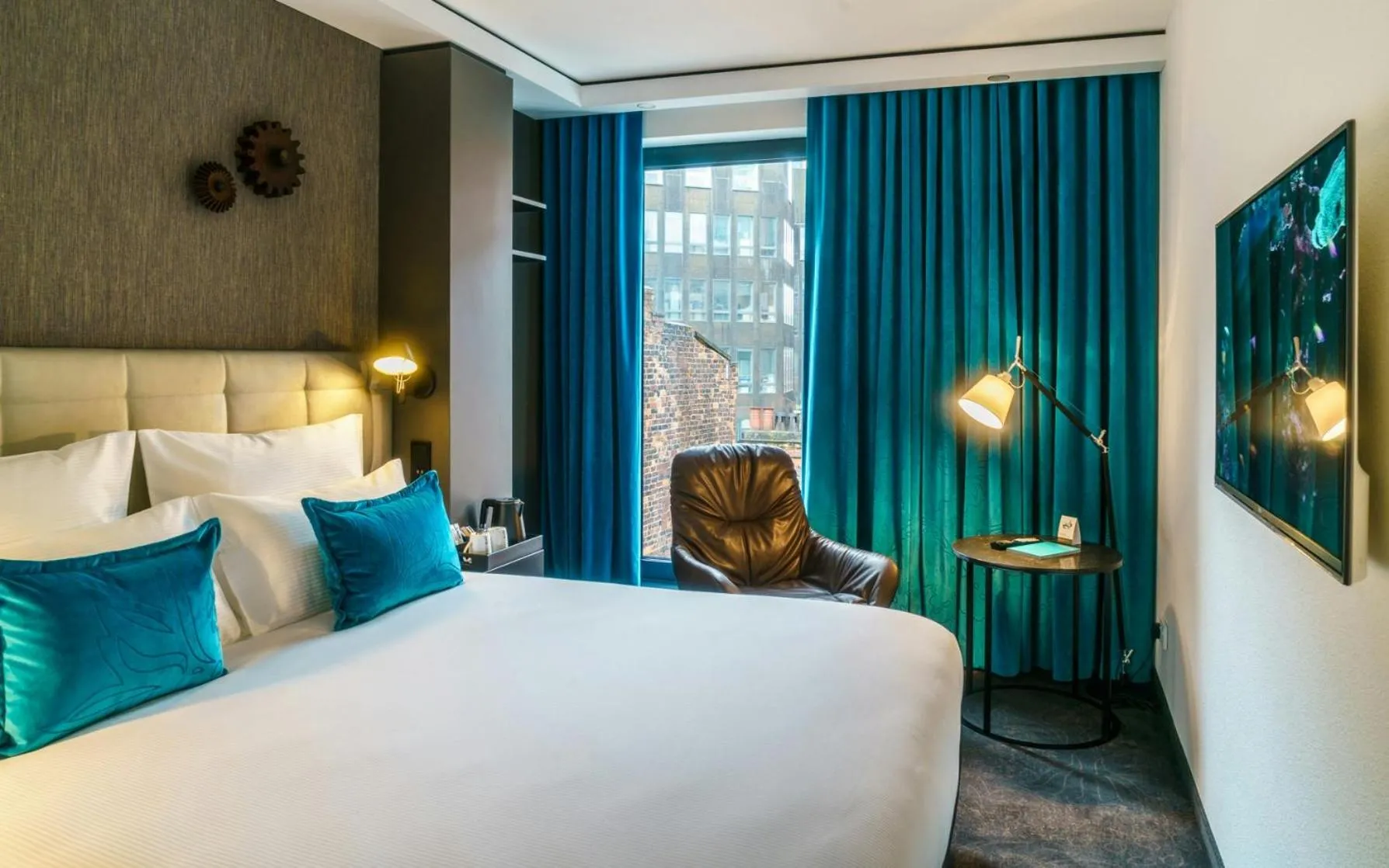 Photo of the whole room, Bed in Motel One Manchester-Royal Exchange