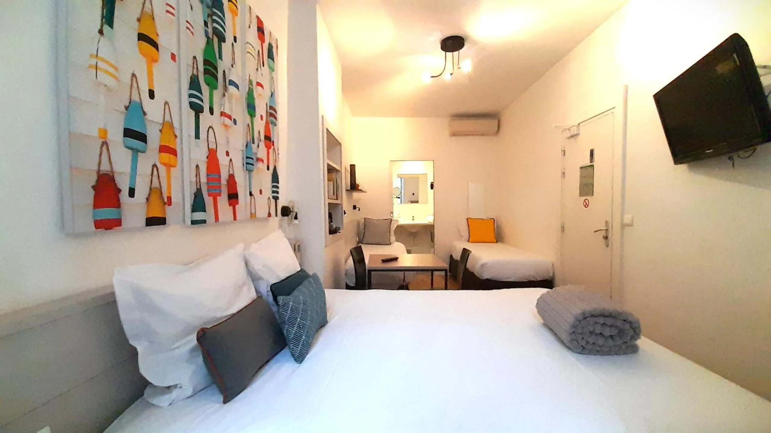 Bed in Hotel La Marine, Vieux Port