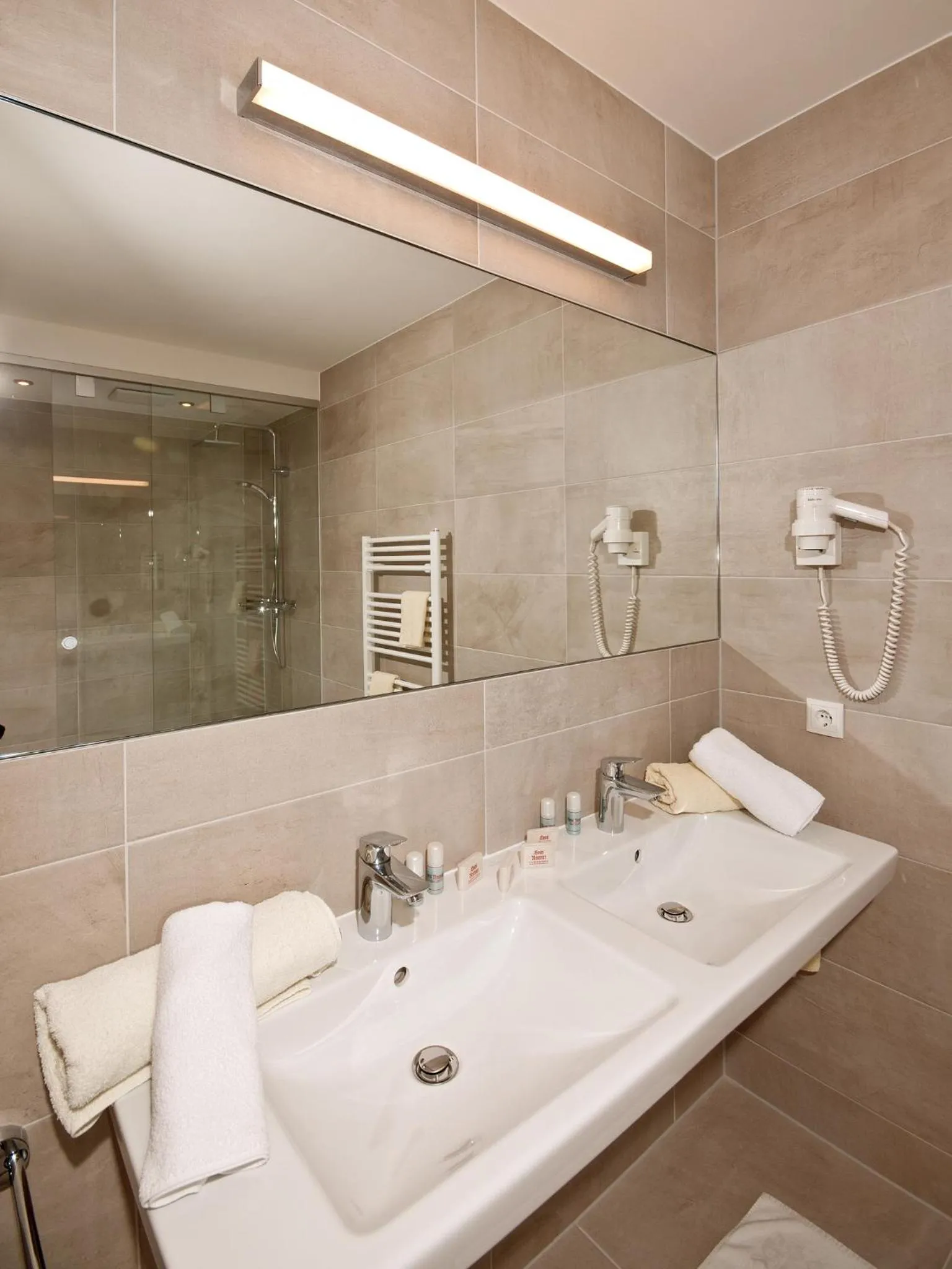 Bathroom in Hotel Neuwirt