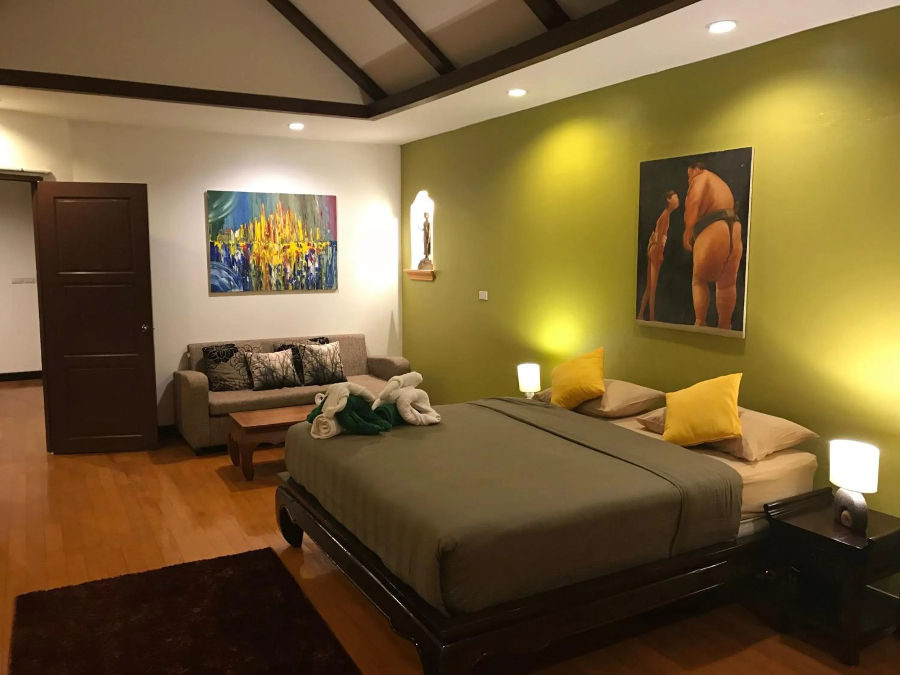 Photo of the whole room, Bed in Villa Chaya