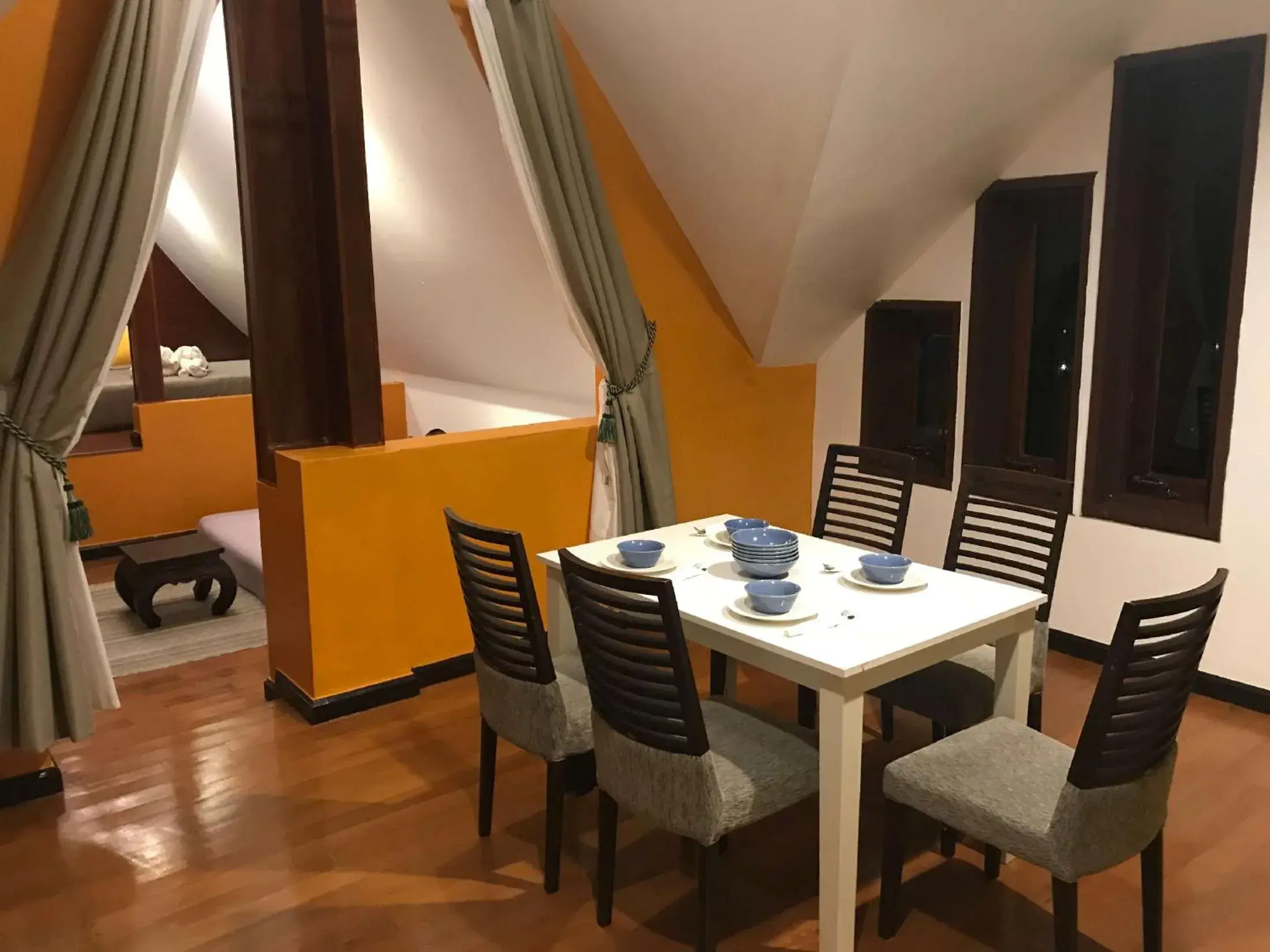 Restaurant/places to eat in Villa Chaya Restaurant/places to eat in Villa Chaya