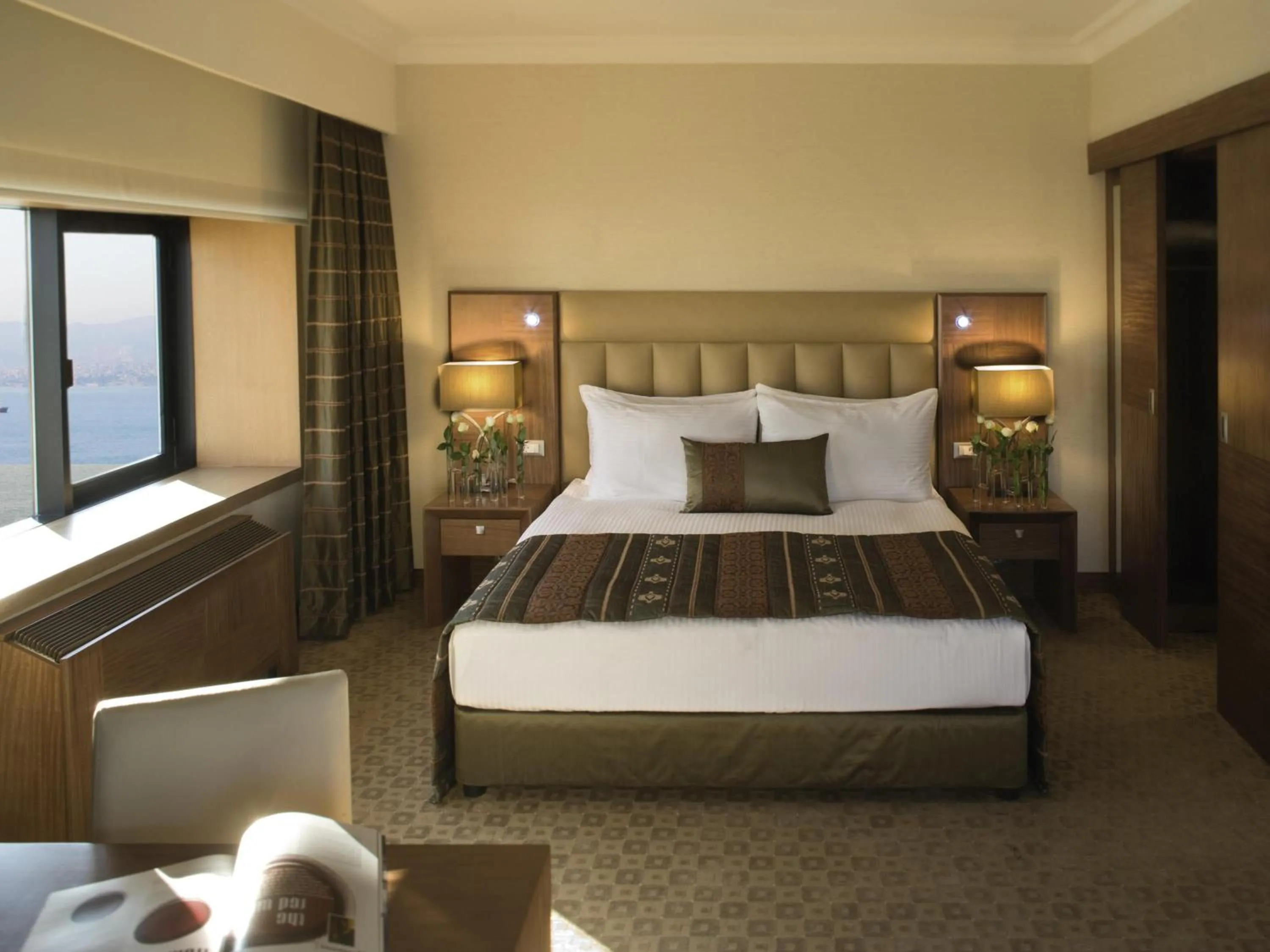 Bedroom, Bed in Mövenpick Hotel Izmir