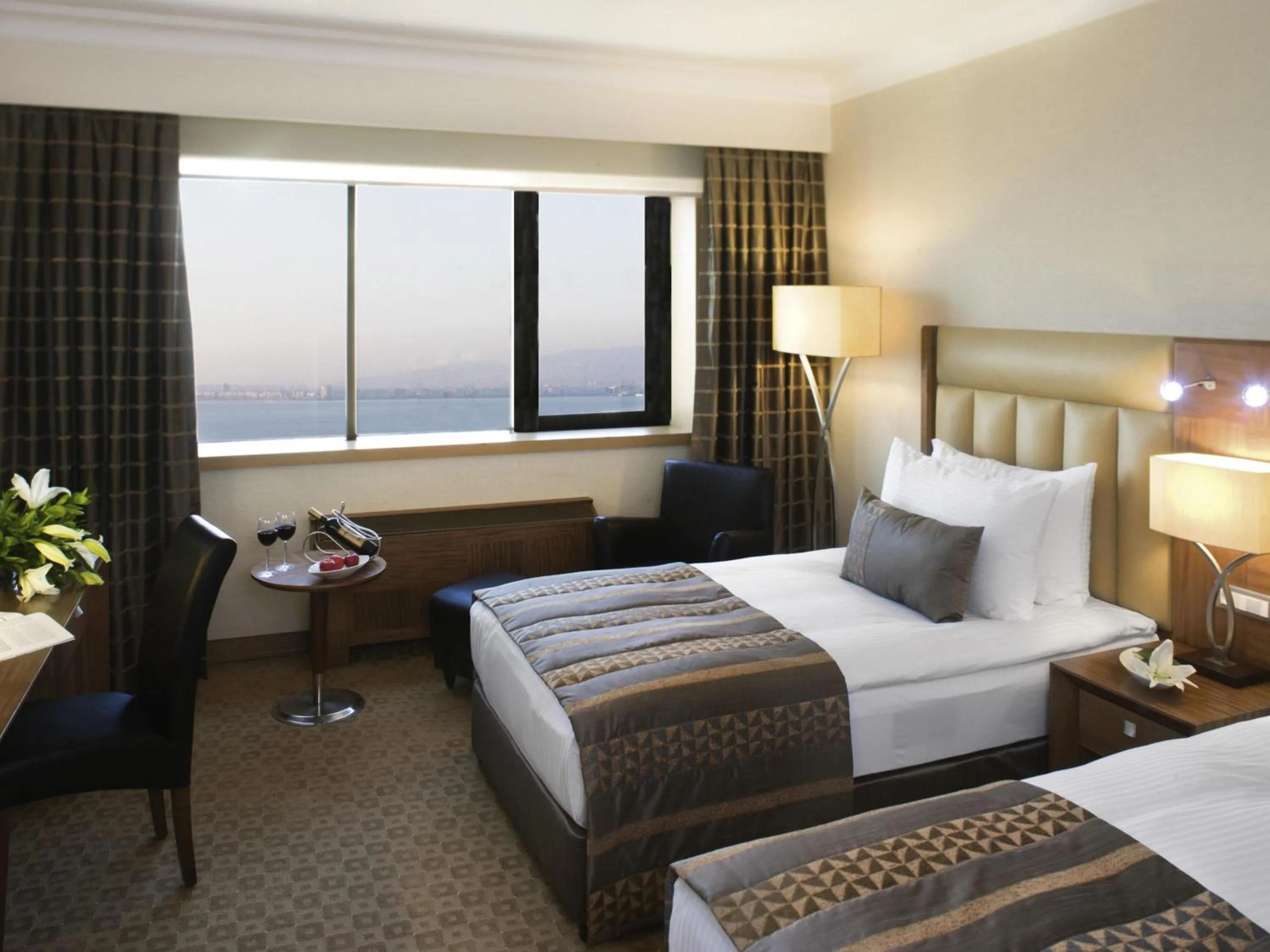 Bedroom, Bed in Mövenpick Hotel Izmir