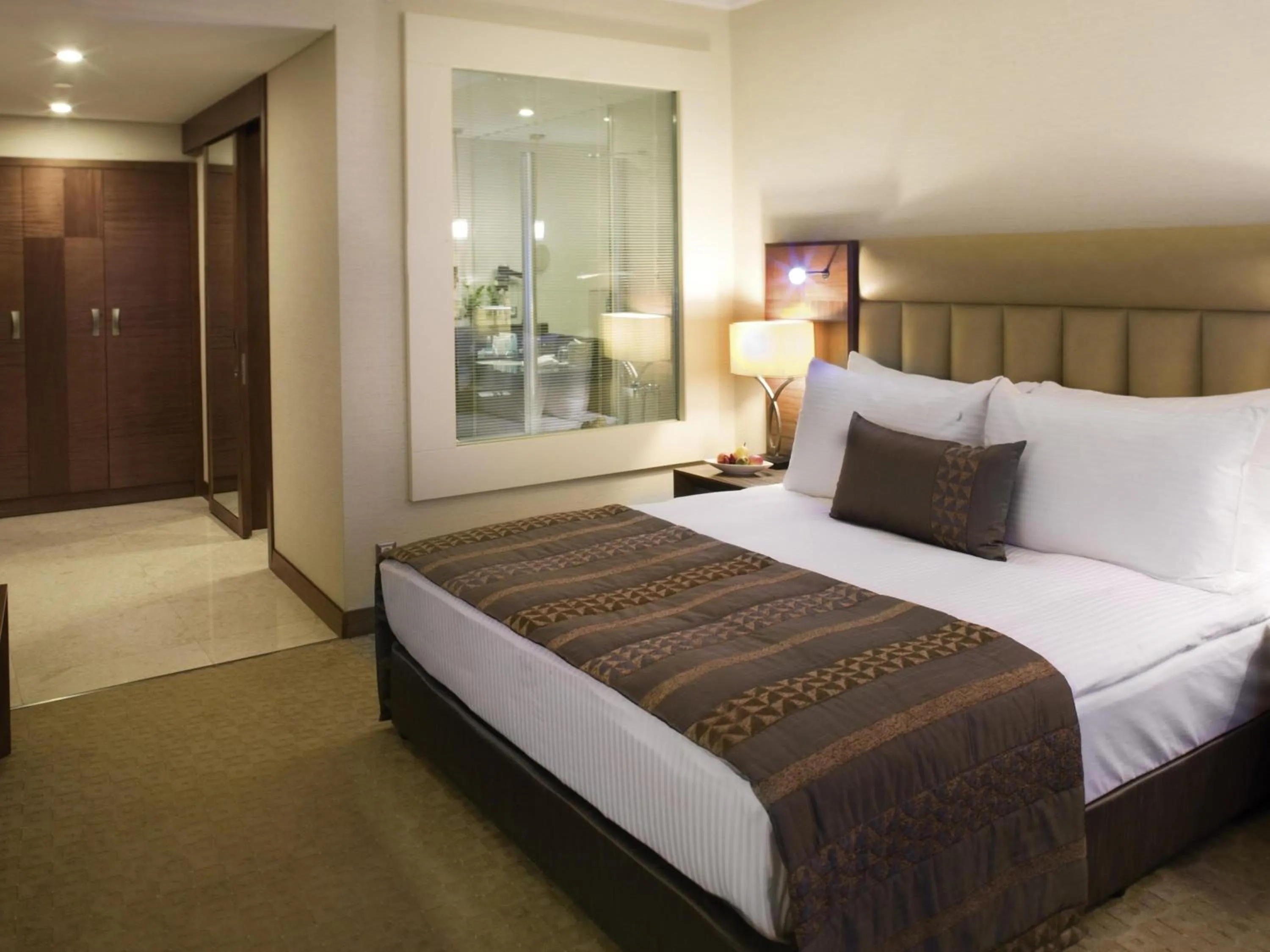 Bedroom, Bed in Mövenpick Hotel Izmir