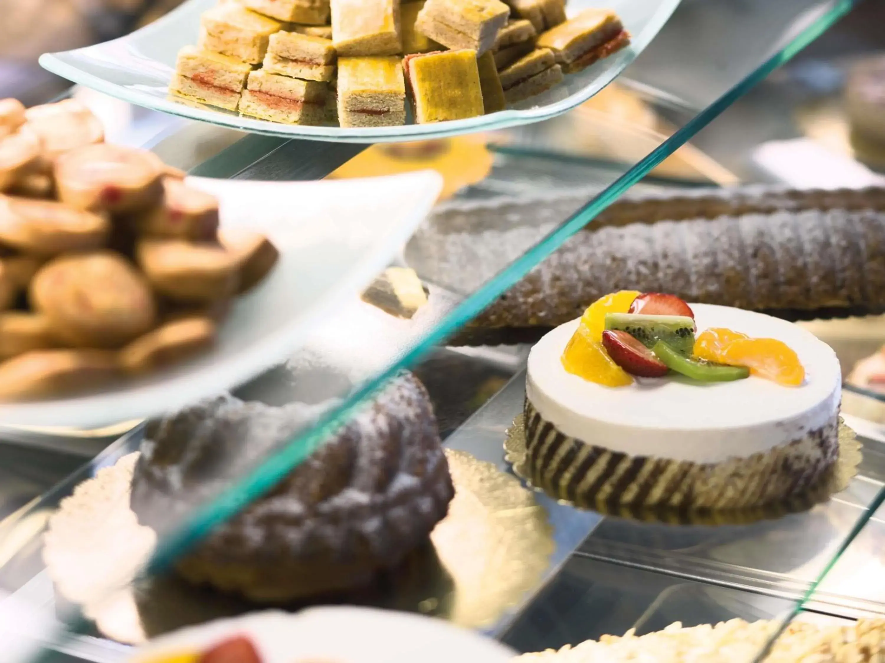 Restaurant/places to eat in Mövenpick Hotel Izmir Restaurant/places to eat in Mövenpick Hotel Izmir