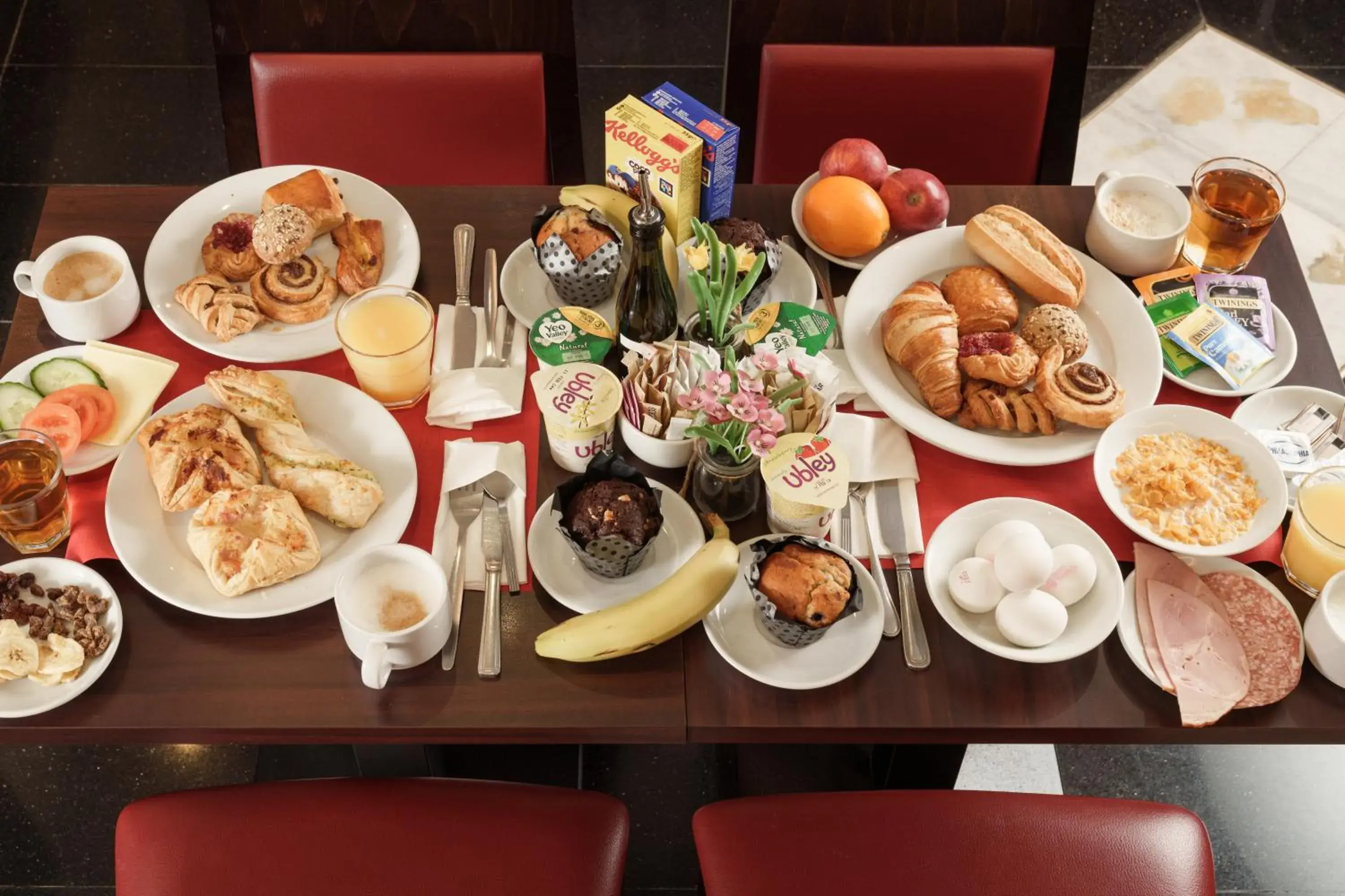 Restaurant/places to eat in Royal Eagle Hotel Restaurant/places to eat in Royal Eagle Hotel