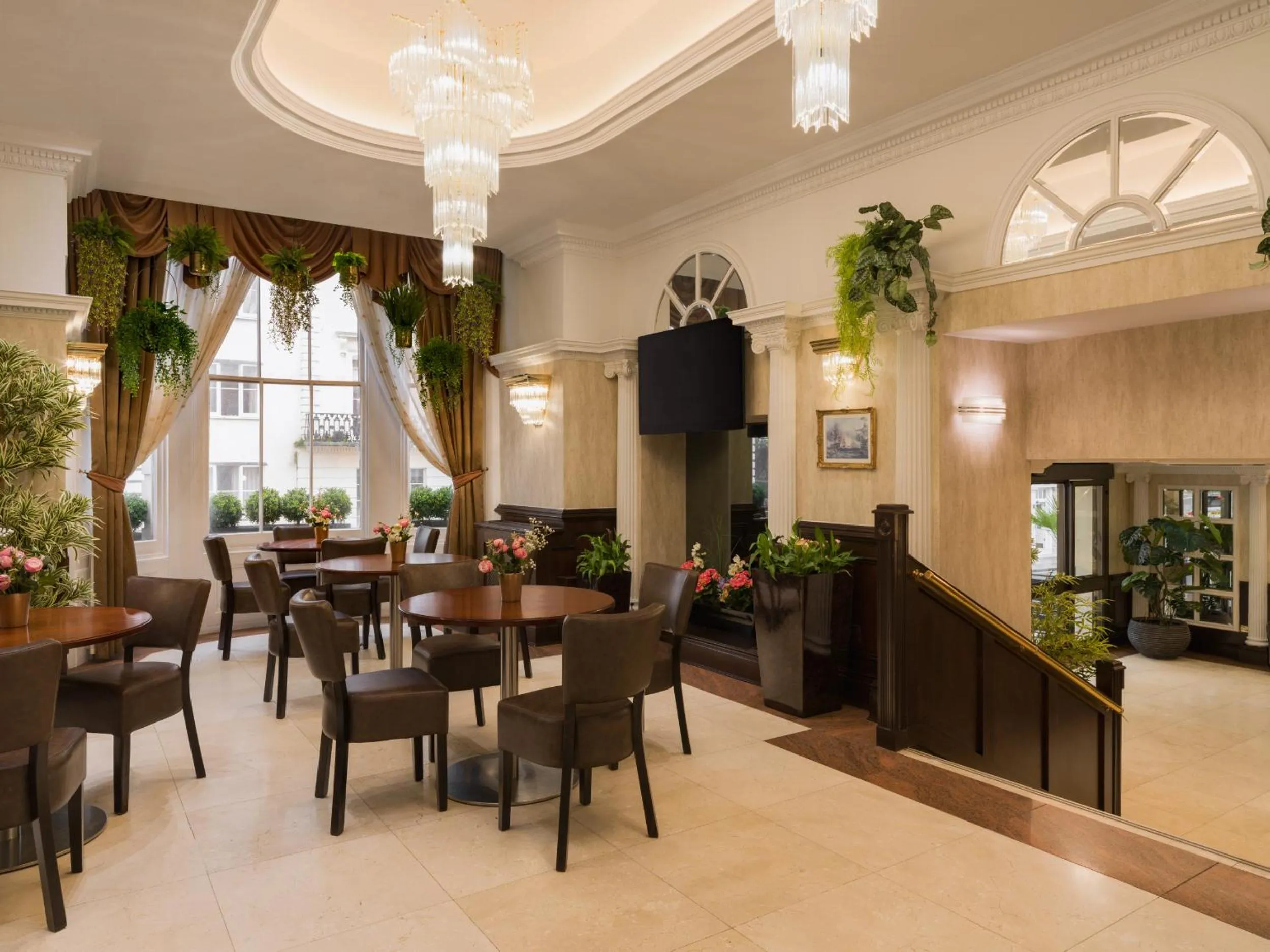 Restaurant/places to eat in Royal Eagle Hotel