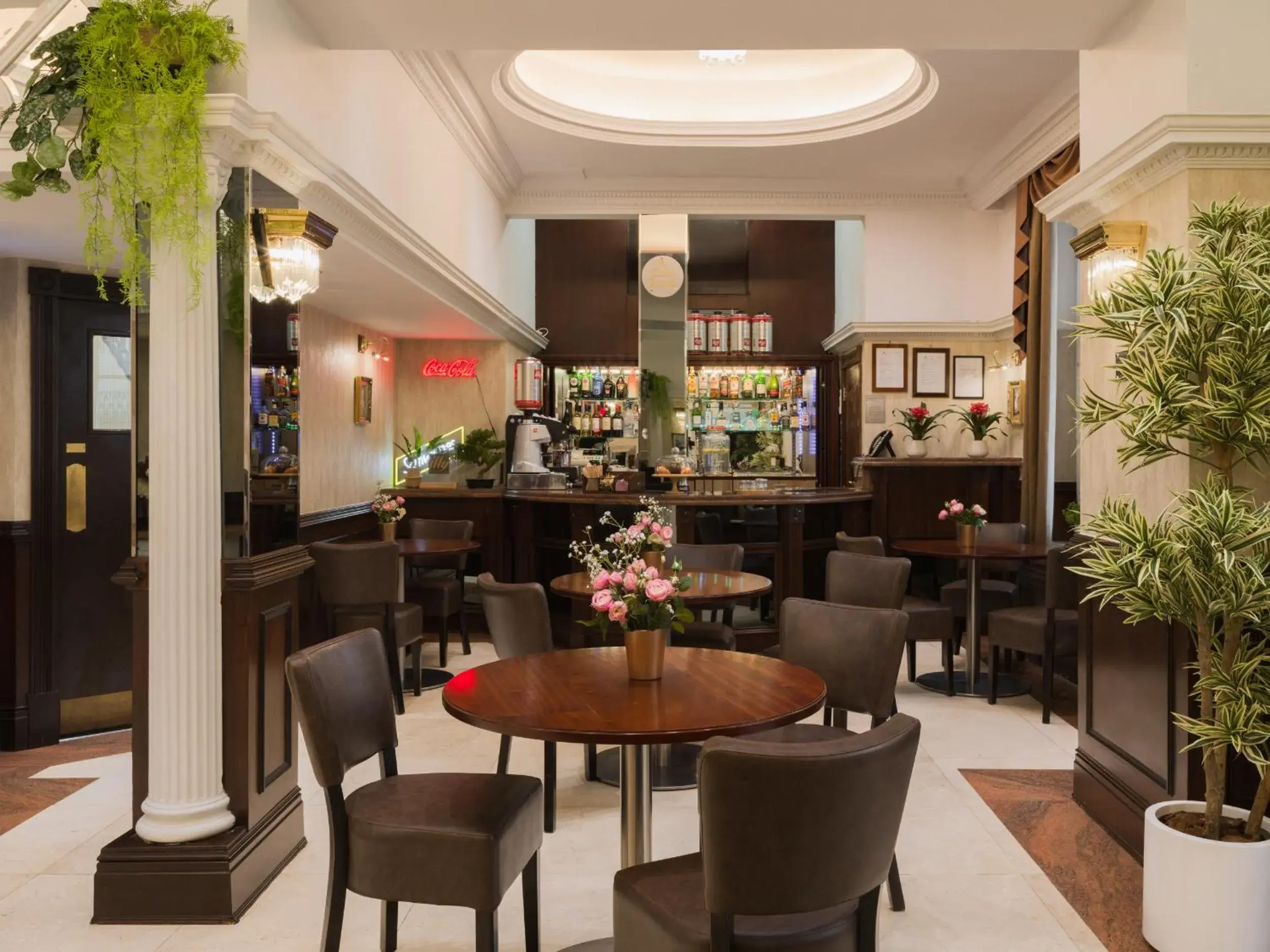 Living room in Royal Eagle Hotel Living room in Royal Eagle Hotel