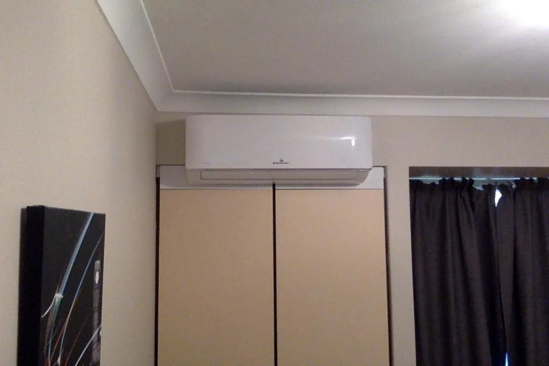 wardrobe in Murdoch Station Bed & Breakfast