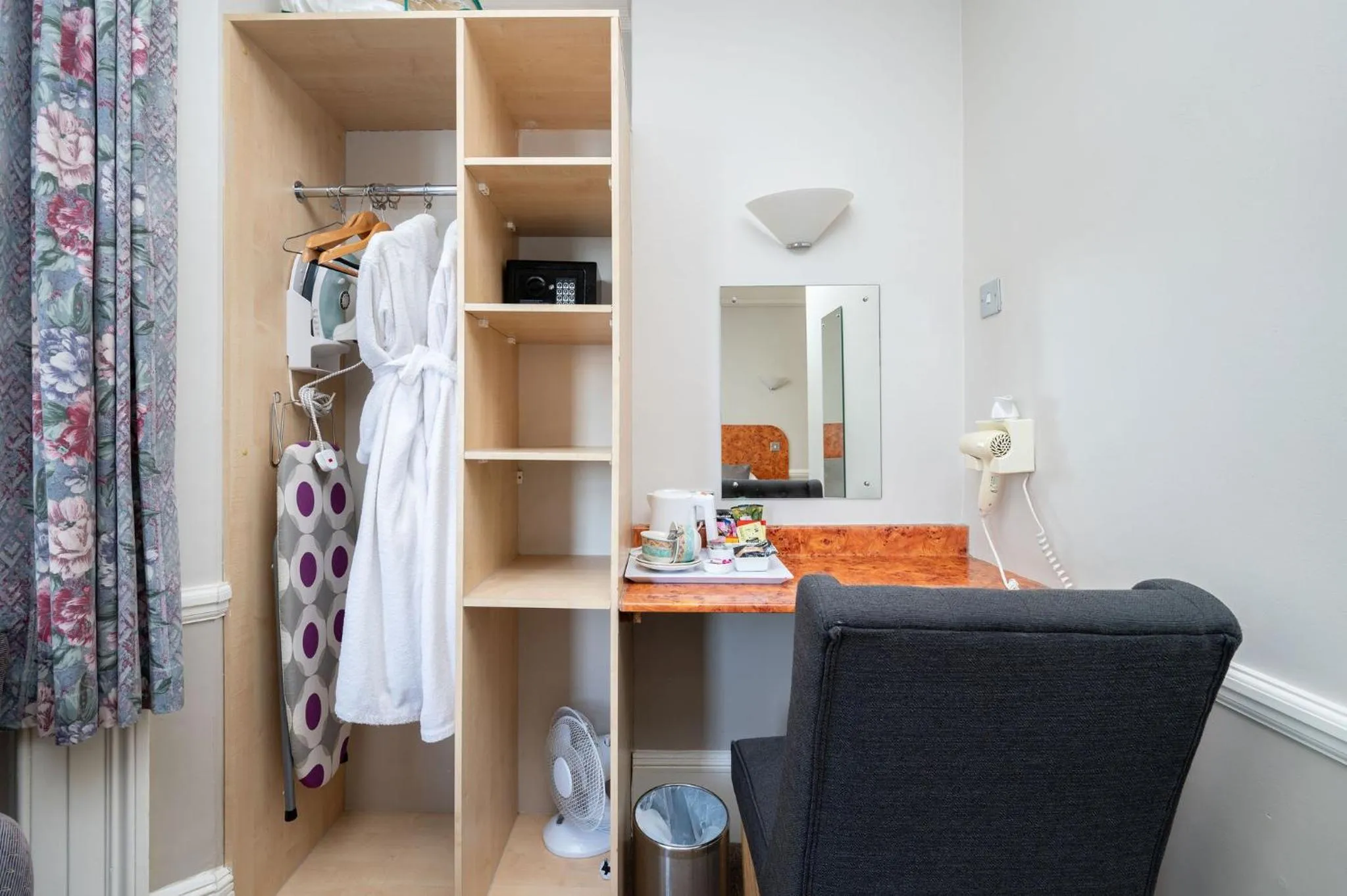 Bedroom, Bed in The Lanes Hotel