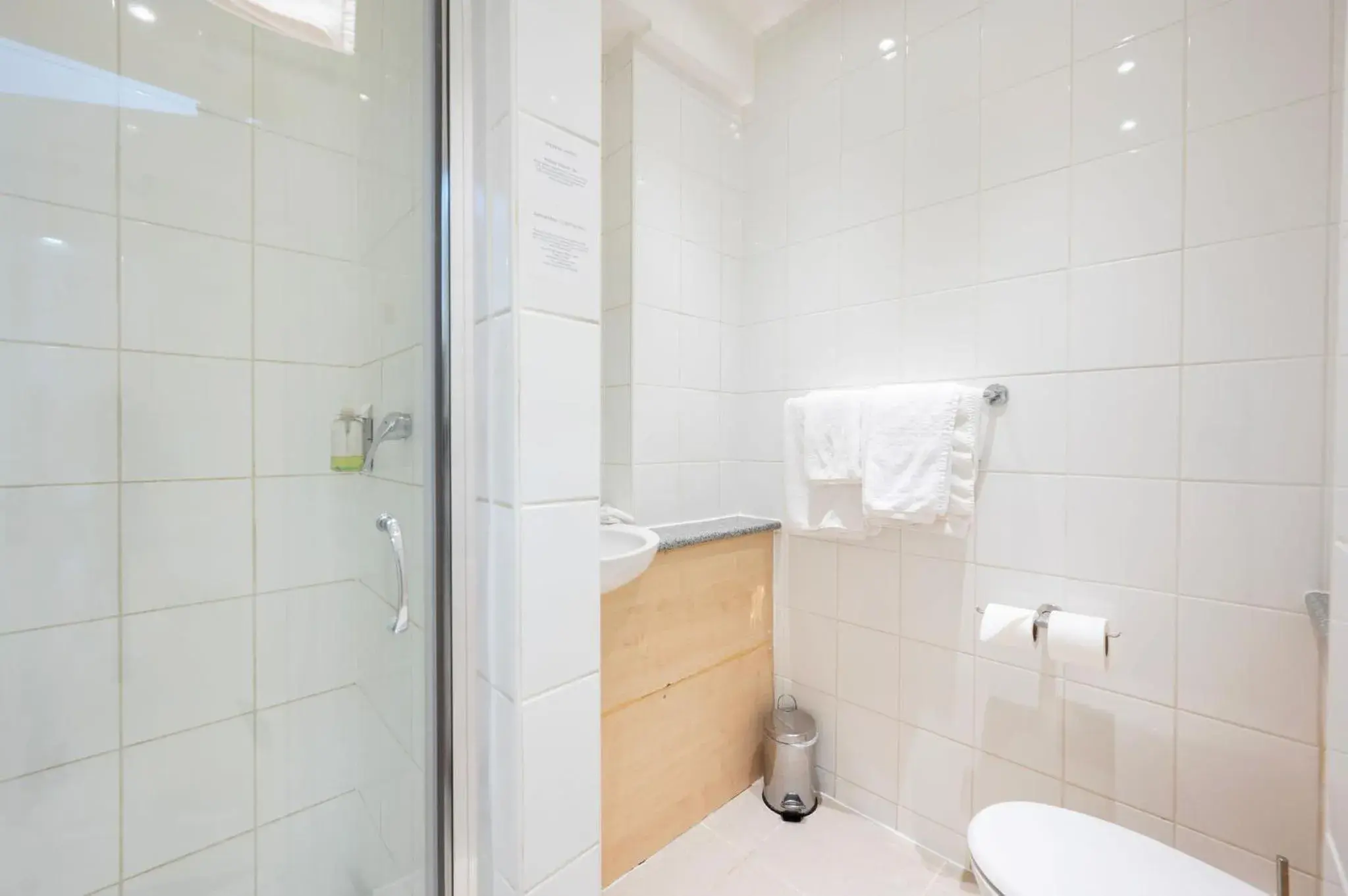 Shower, Bathroom in The Lanes Hotel