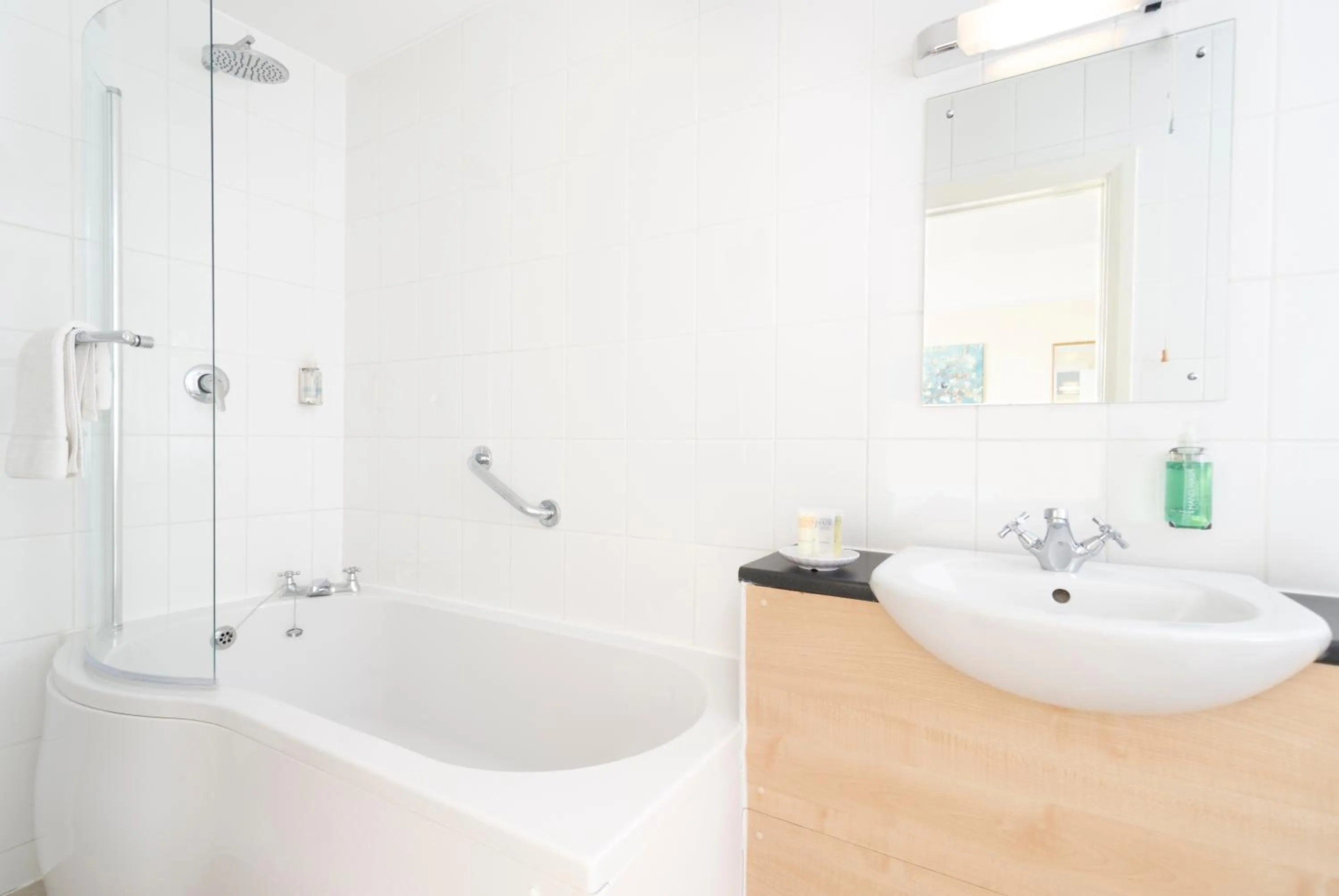 Shower in The Lanes Hotel