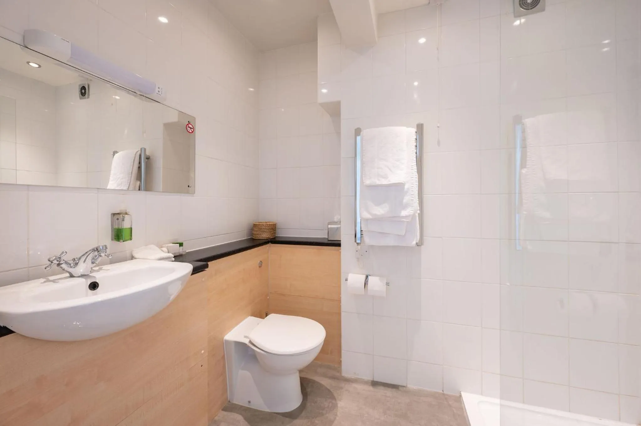 Shower in The Lanes Hotel