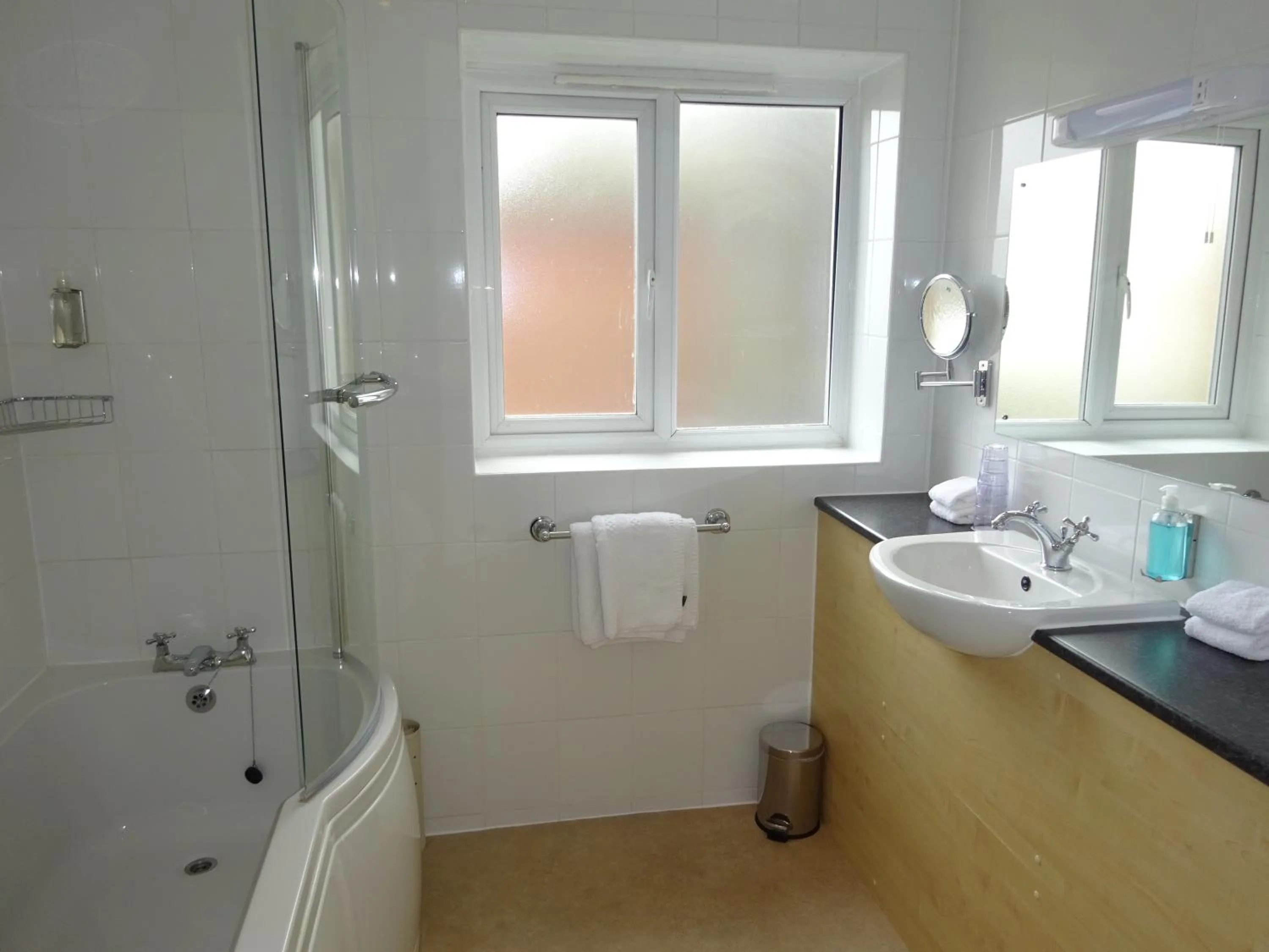 Shower in The Lanes Hotel