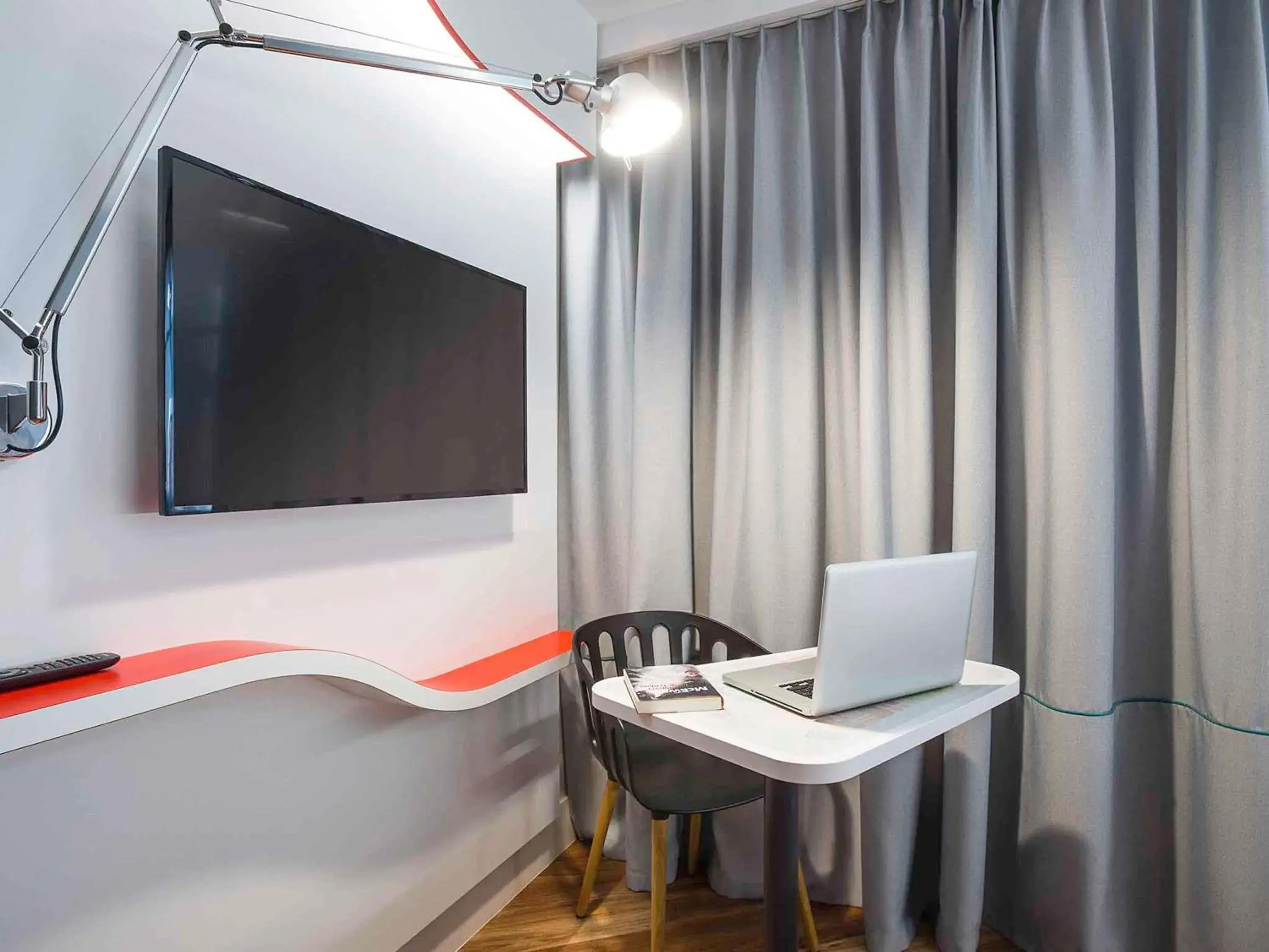 Bedroom in ibis Styles Deauville Centre Bedroom in ibis Styles Deauville Centre