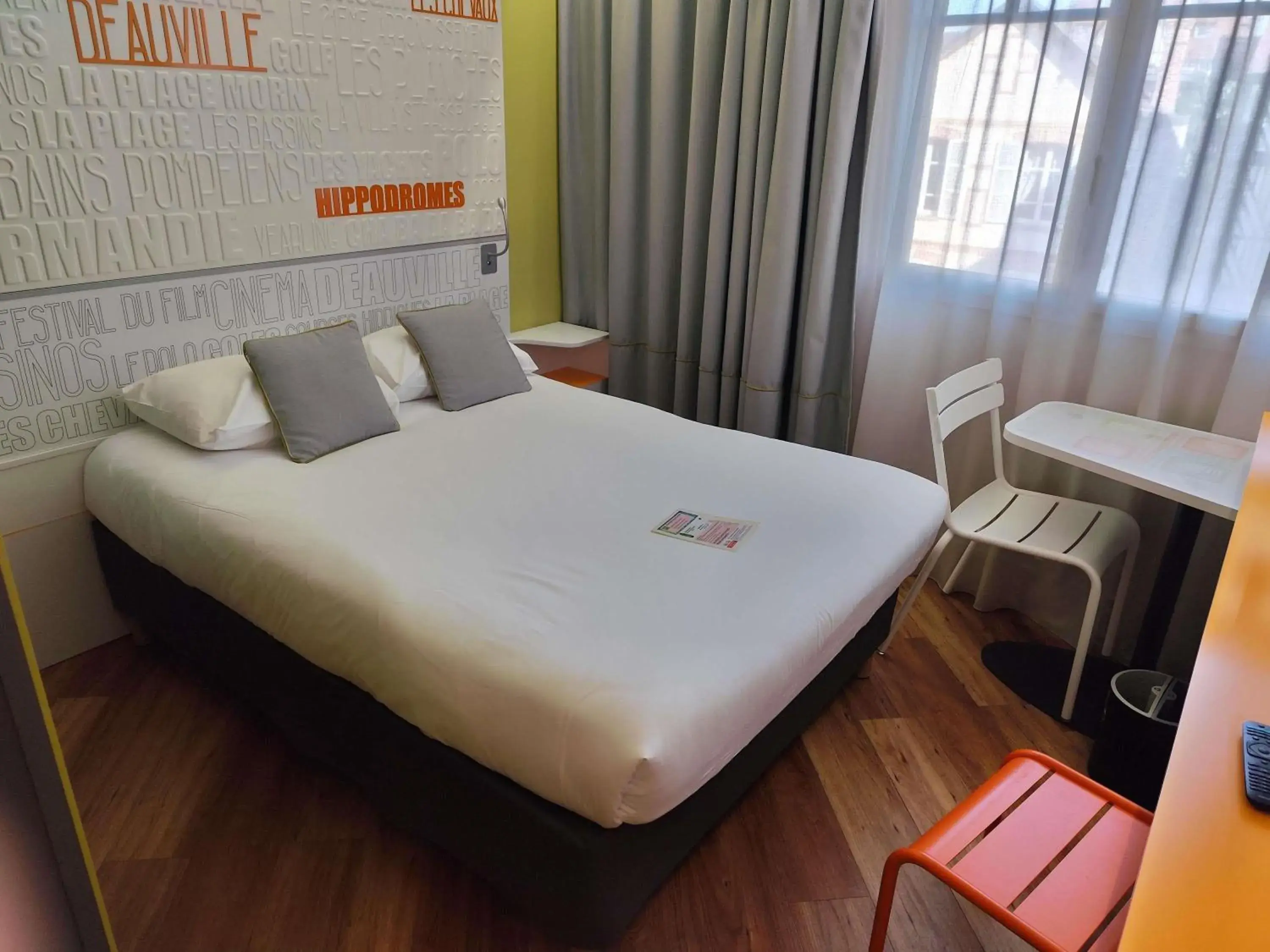 Bedroom, Bed in ibis Styles Deauville Centre Bedroom, Bed in ibis Styles Deauville Centre
