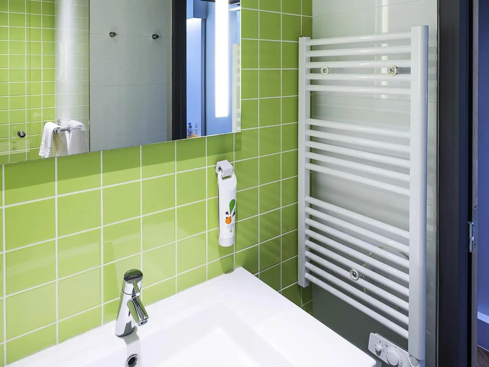 Bedroom in ibis Styles Deauville Centre Bedroom in ibis Styles Deauville Centre