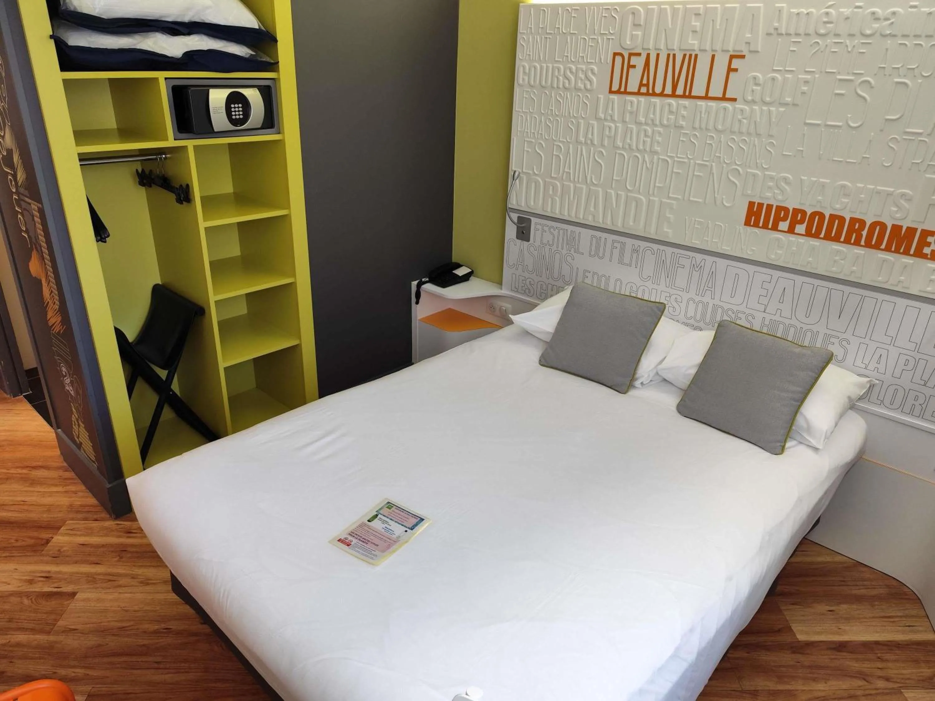 Bedroom, Bed in ibis Styles Deauville Centre