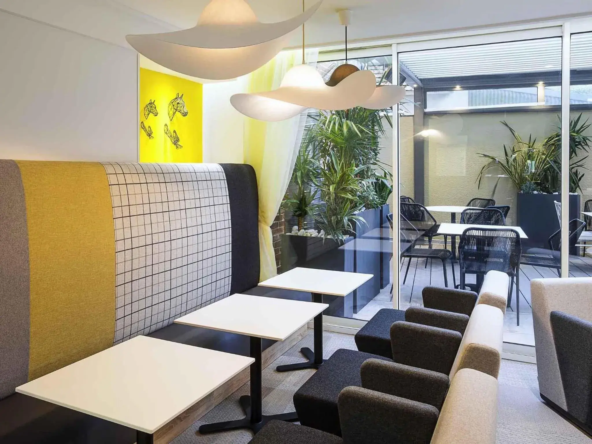 Lounge or bar in ibis Styles Deauville Centre Lounge or bar in ibis Styles Deauville Centre