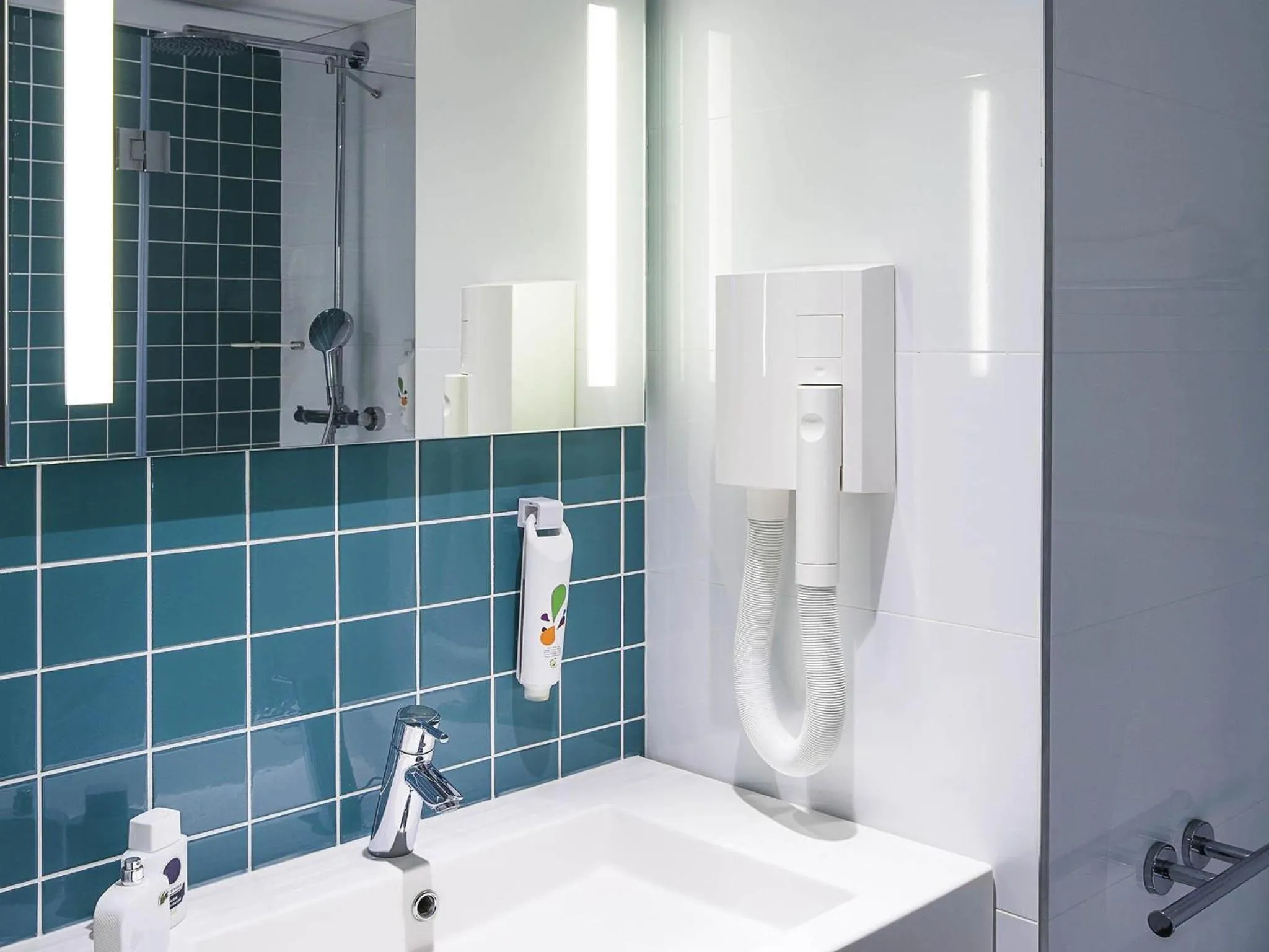 Bedroom in ibis Styles Deauville Centre