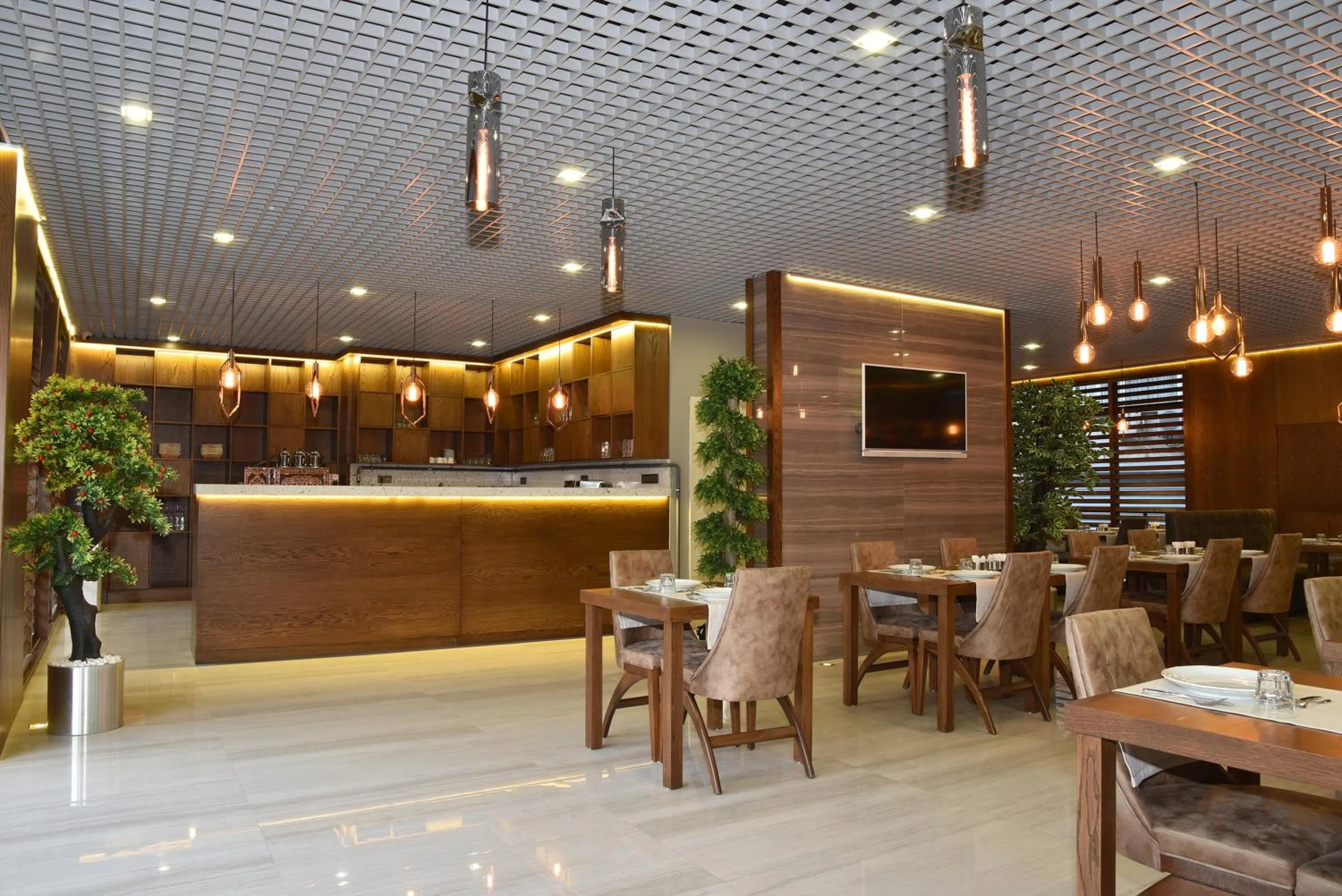 Restaurant/places to eat in The Elegant Hotel