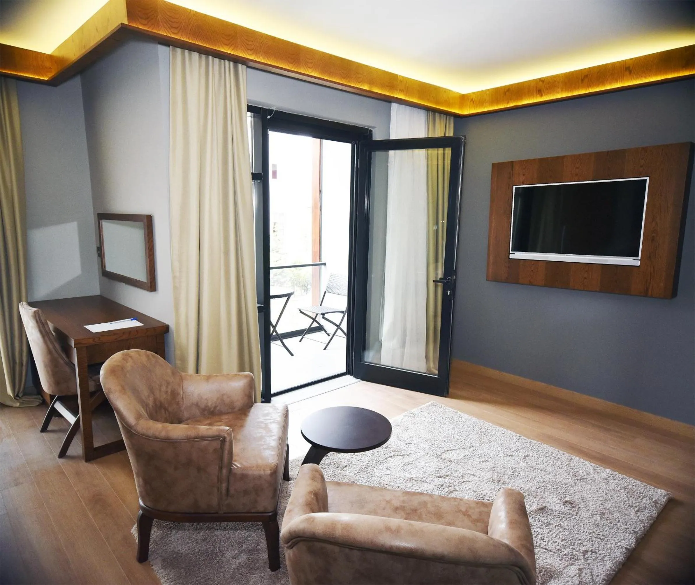 Photo of the whole room in The Elegant Hotel