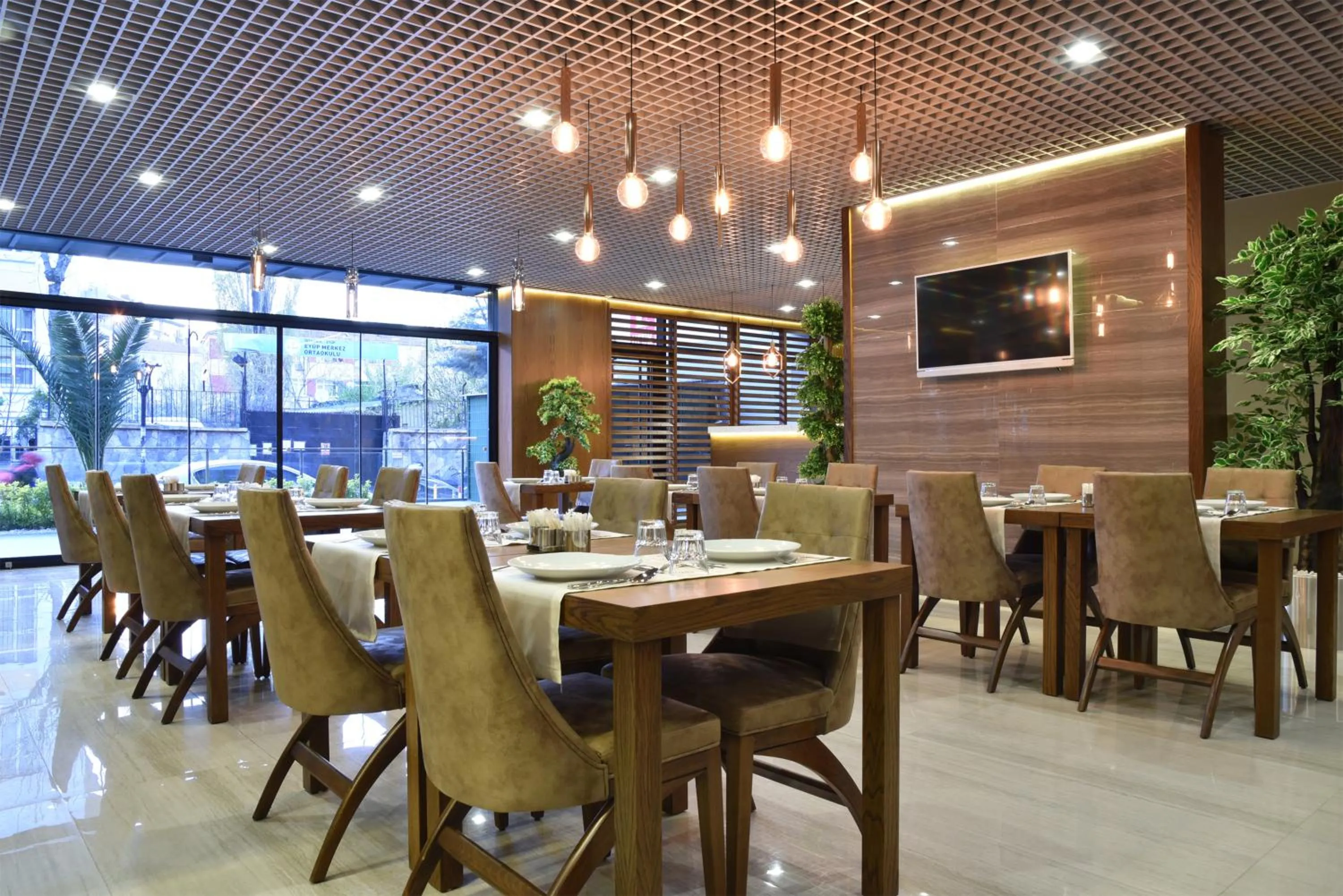 Restaurant/places to eat in The Elegant Hotel