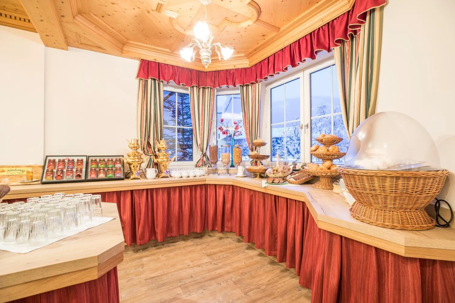 Buffet breakfast in Aparthotel Paradies - Schrempfgut